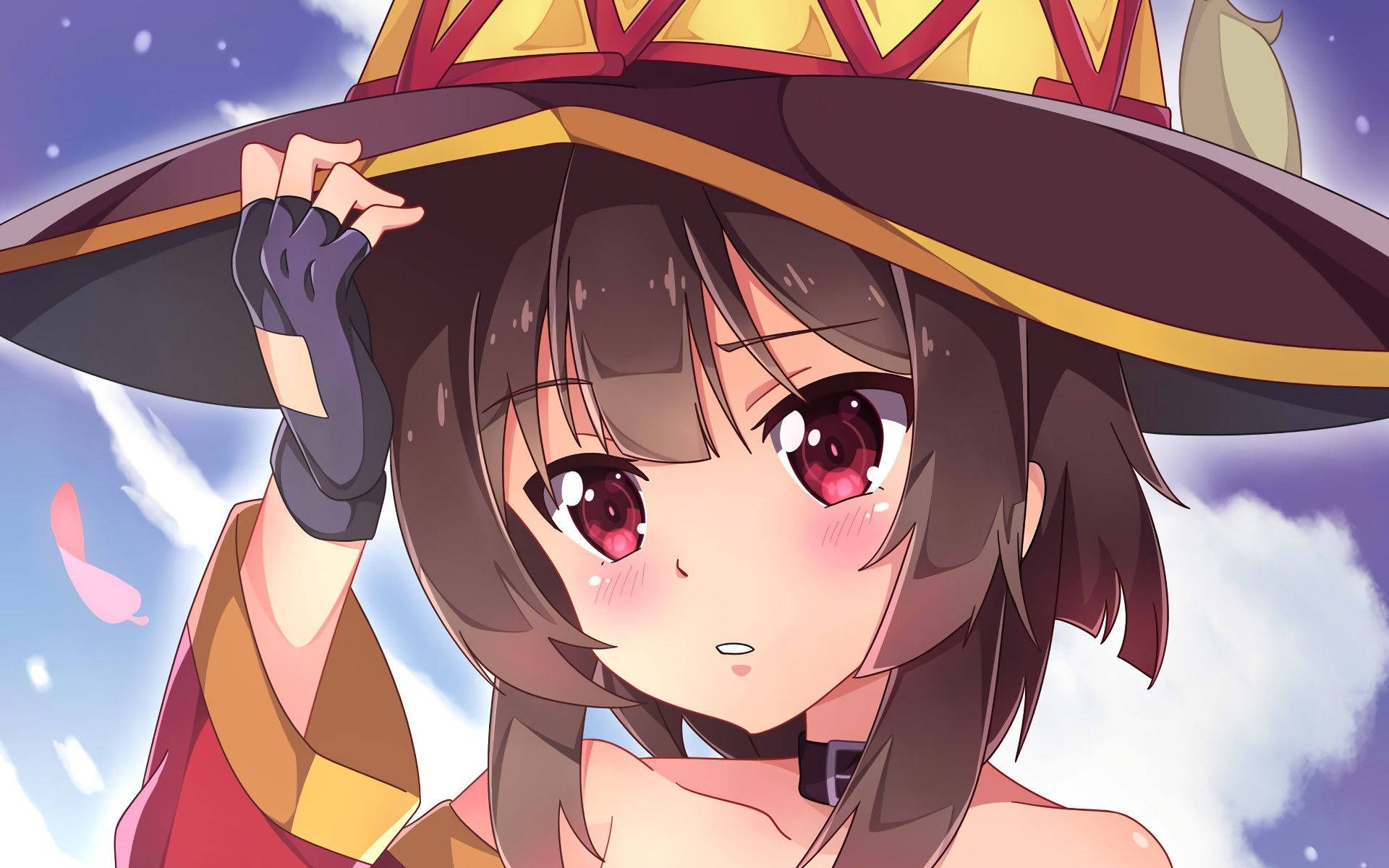 Megumin 桌布 壁紙 — 一位開朗的動漫女巫，紅眼睛，寬邊帽，在星空和飄浮花瓣中溫柔微笑。