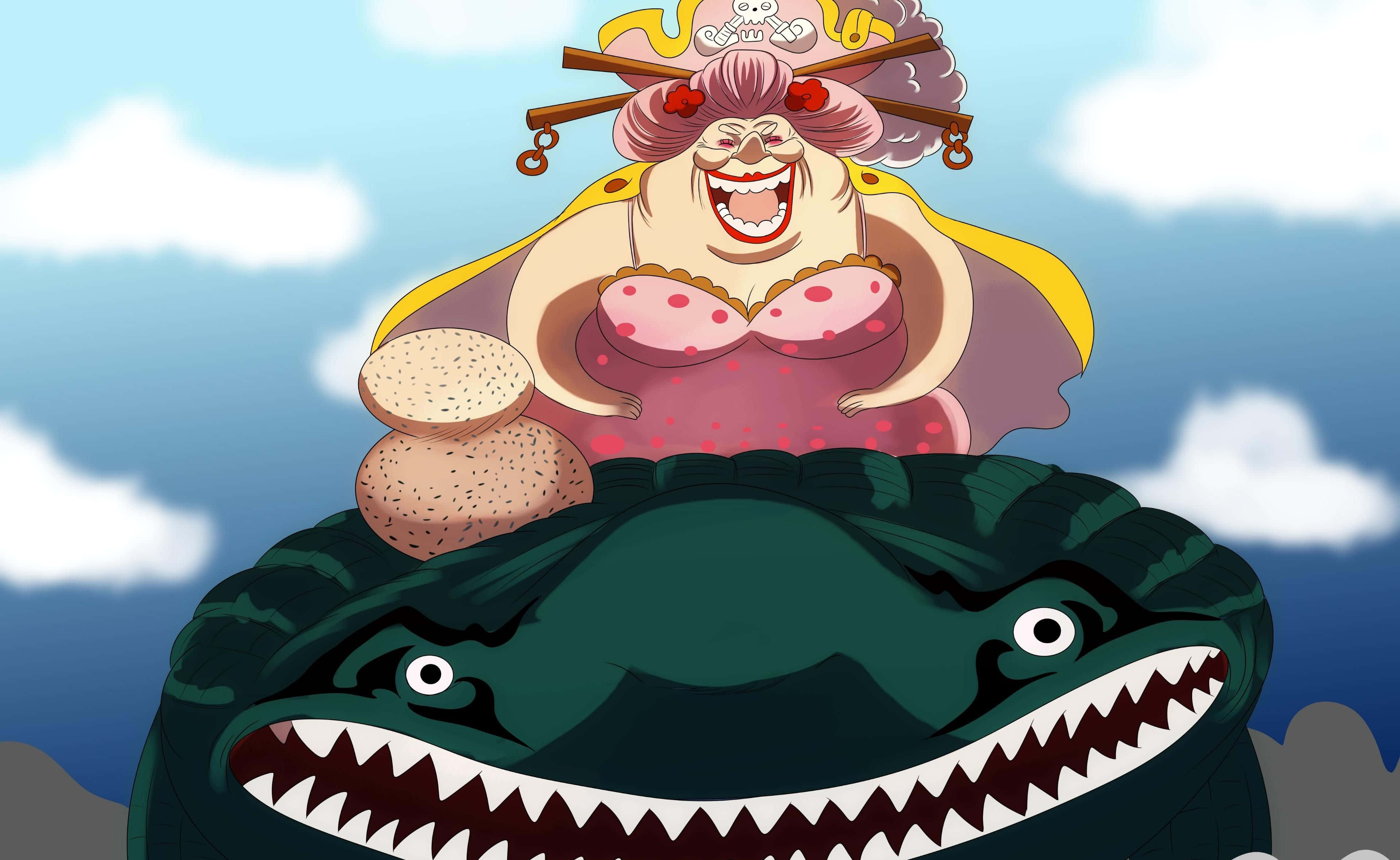 Big Mom 桌布 壁紙 — 一位開朗的動畫海盜女王，粉紅色頭髮，戴著骷髏帽，在藍天下騎著一頭長著尖牙的巨型綠色鯊魚大笑。