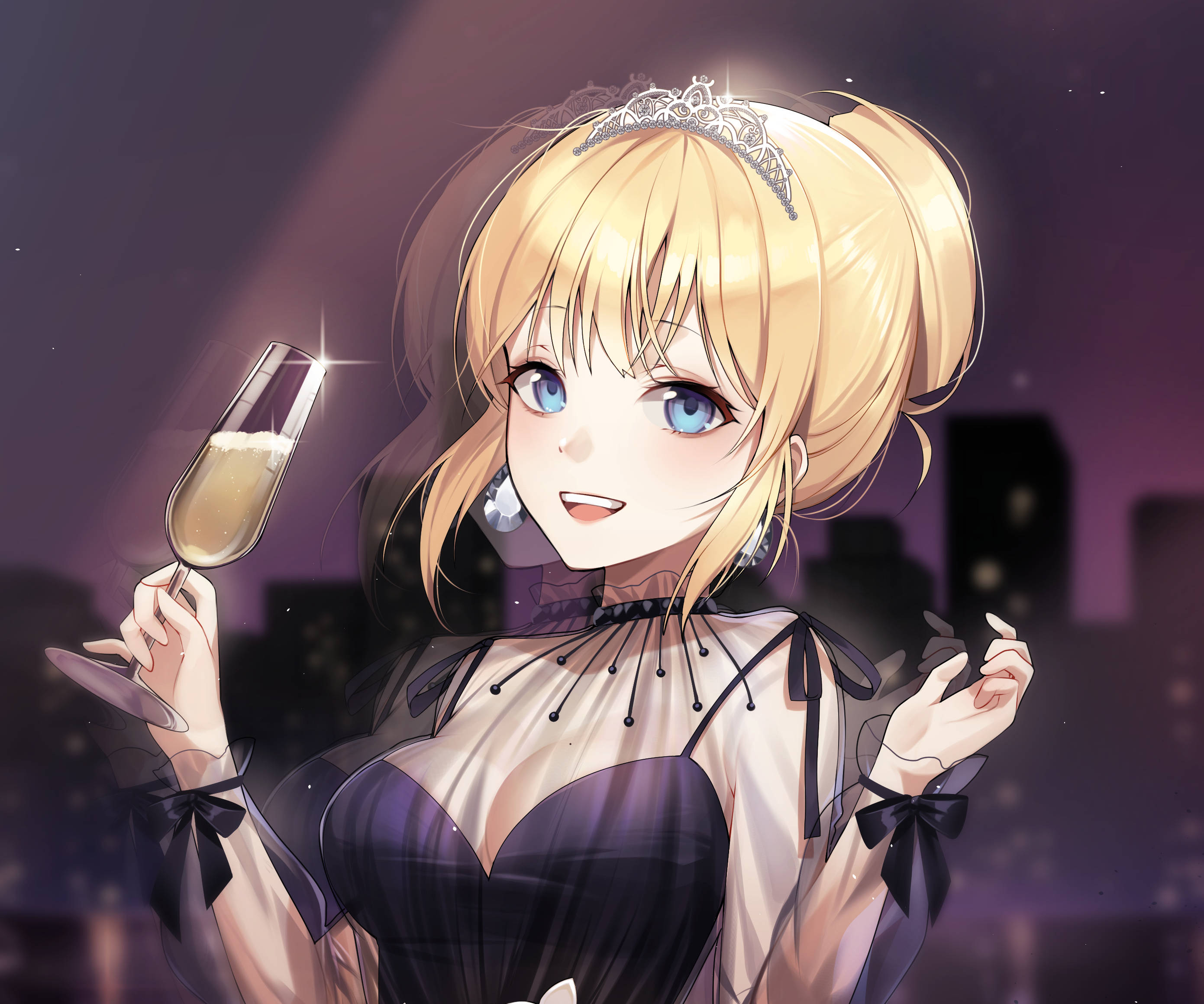 Amelia 桌布 壁紙 — 一位開朗的金髮動漫女孩戴著頭飾，在夜晚發光的紫色城市天際線前舉著香檳杯。