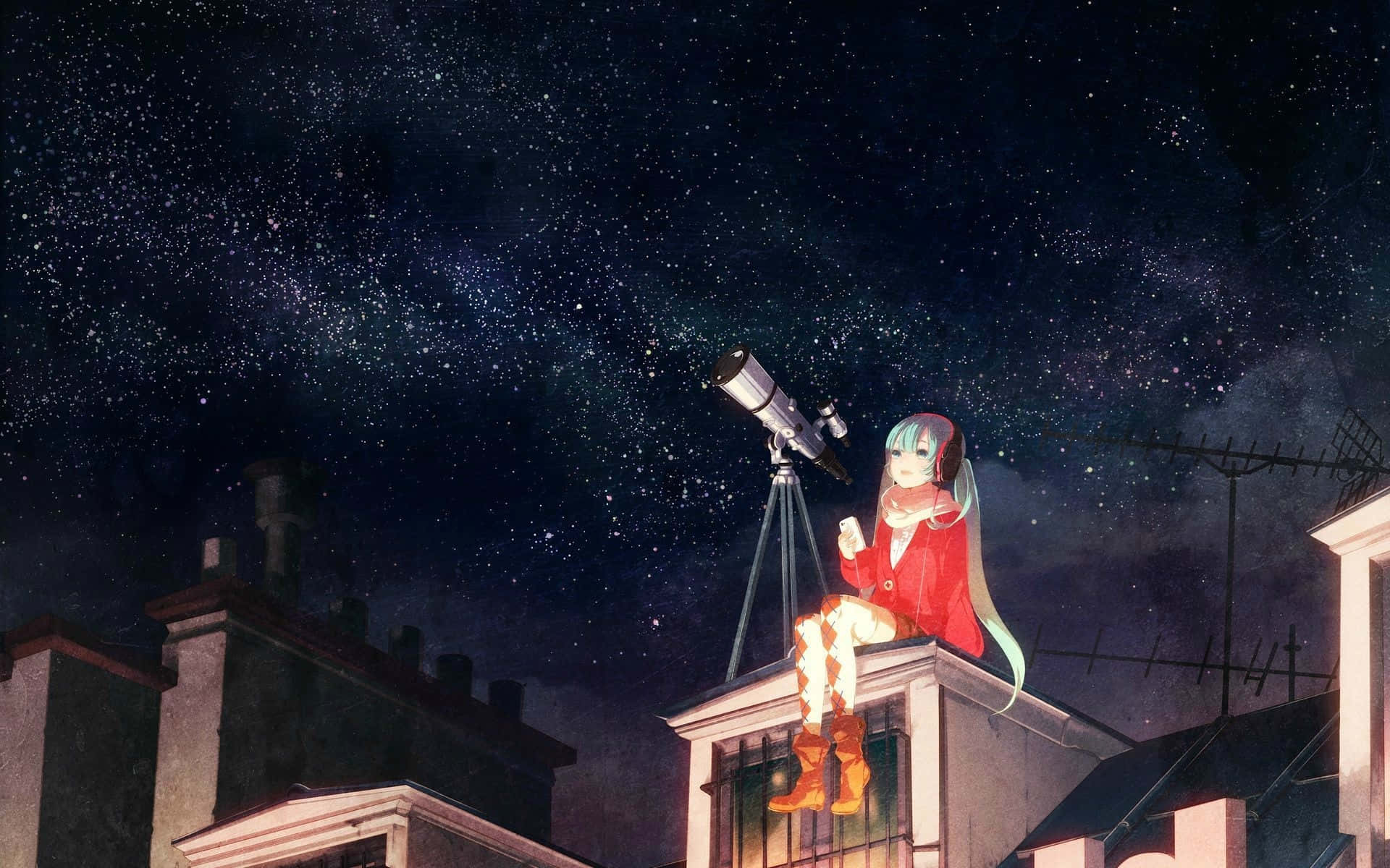 夜空 桌布 壁紙 — 一位青綠色頭髮的動漫女孩穿著紅色外套，晚上坐在屋頂上，用望遠鏡觀看星空。