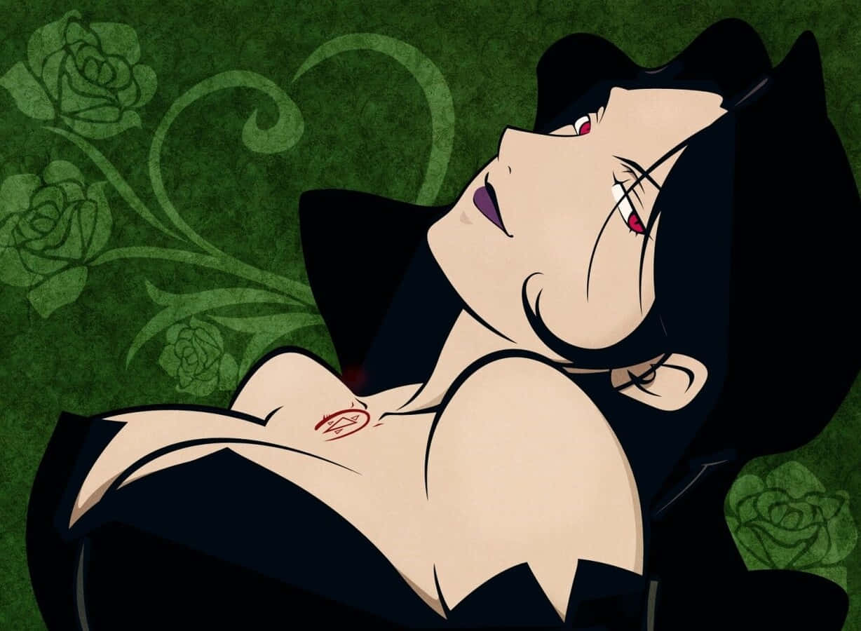 Fullmetal Alchemist Lust 桌布 壁紙 — 一位風格化的動漫女性，黑髮紅眼，倚靠在綠色玫瑰圖案的背景上。