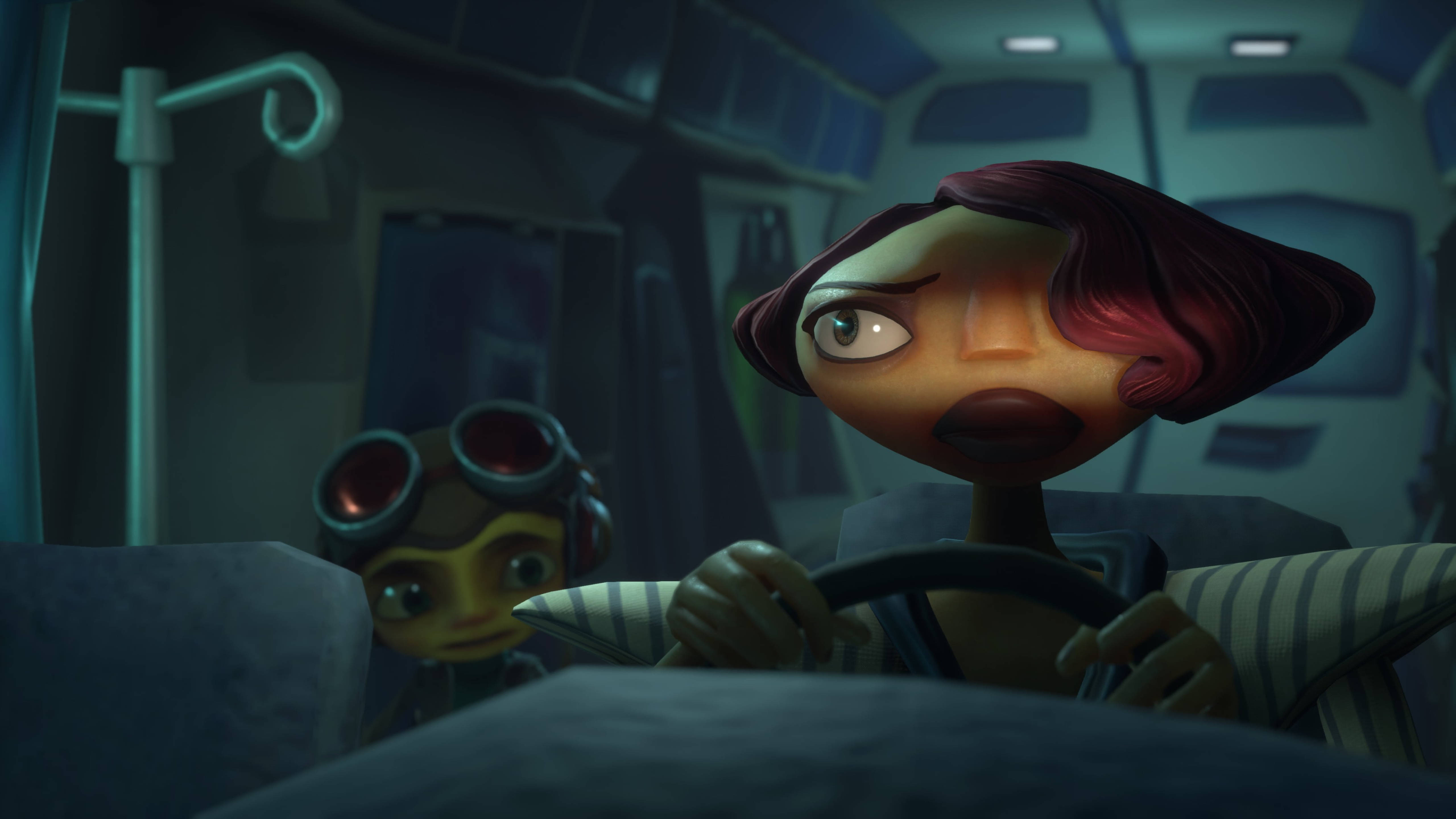 Psychonauts 桌布 壁紙 — 一位風格化的動畫紅髮女性在昏暗的車內緊握方向盤，而一個戴著護目鏡的小生物從乘客座位上窺視。