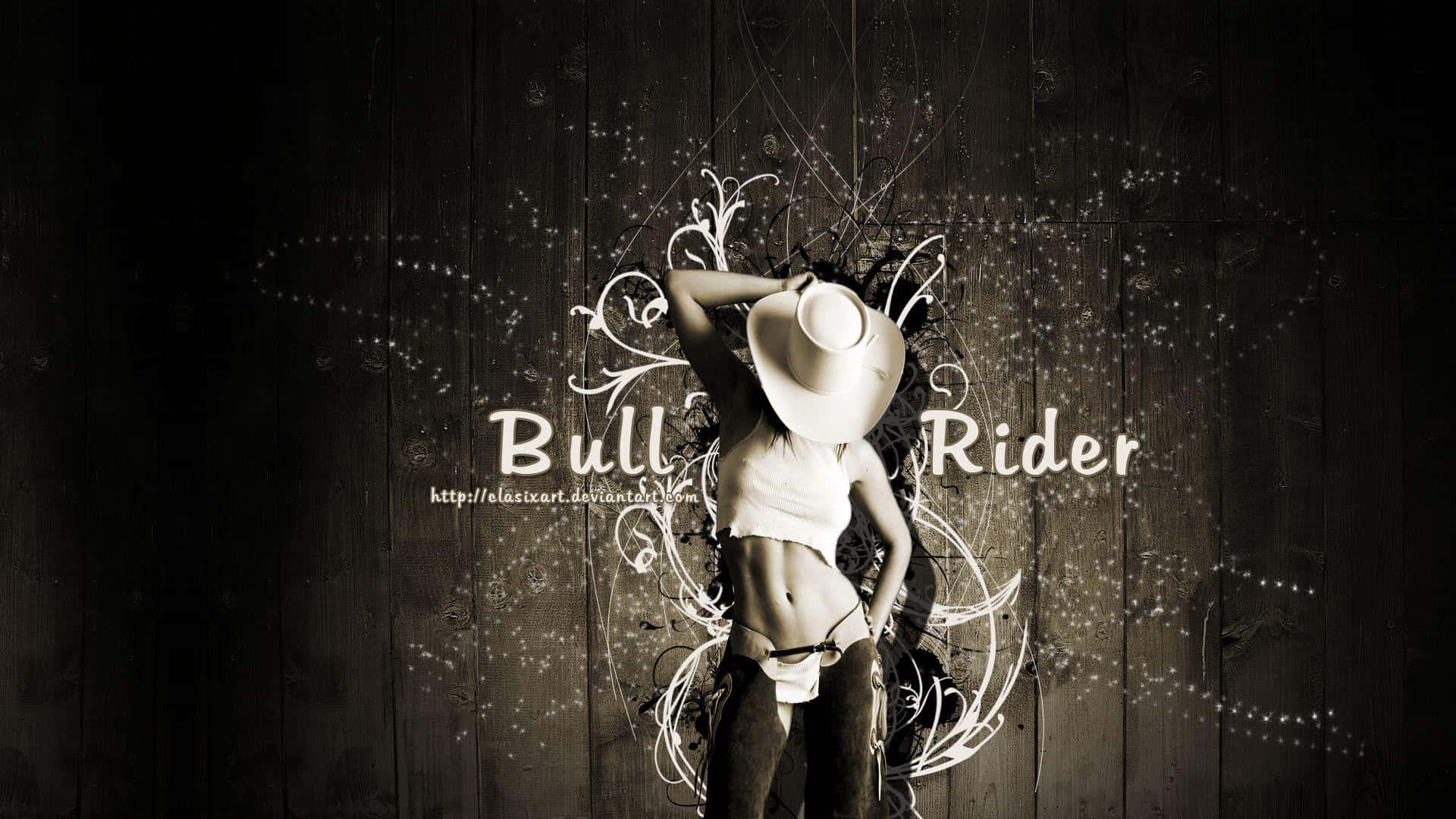 Bull Rider 桌布 壁紙 — 一位風格化的棕褐色調女性，戴著牛仔帽和比基尼，站在深色木牆前，牆上有華麗的白色漩渦紋和「Bull Rider」文字。