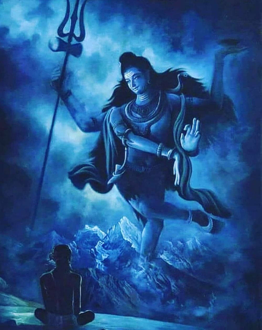 har har mahadev 桌布 壁紙 — 一位高大的藍皮膚神祇手持三叉戟，站在波濤洶湧的海浪之上，下方一個小人正虔誠地冥想。