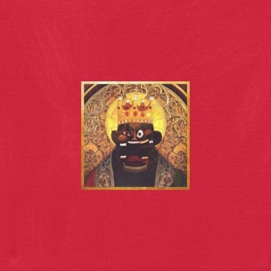 kanye west android 桌布 壁紙 — 一位高貴、風格化的黑人國王，戴著金色王冠，身著華麗長袍，背景為大膽的紅色。