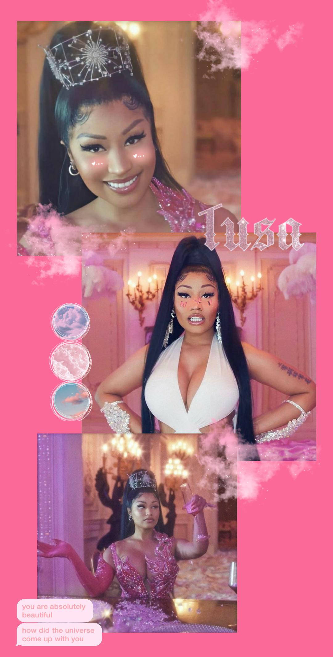 Nicki 桌布 壁紙 — 一位魅力四射的女性身穿閃亮的粉紅色和白色服裝，在華麗的粉紅色房間中自信地擺姿勢，房間內有吊燈和蓬鬆的雲朵裝飾。