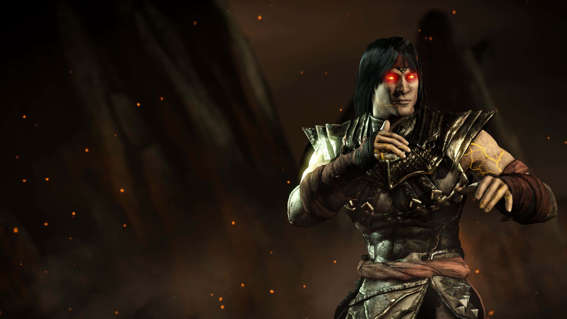 Mortal Kombat Liu Kang 桌布 壁紙 — 一位黑暗奇幻戰士，擁有發光的紅色眼睛和華麗盔甲，佇立在煙霧繚繞、火焰熊熊的環境中。