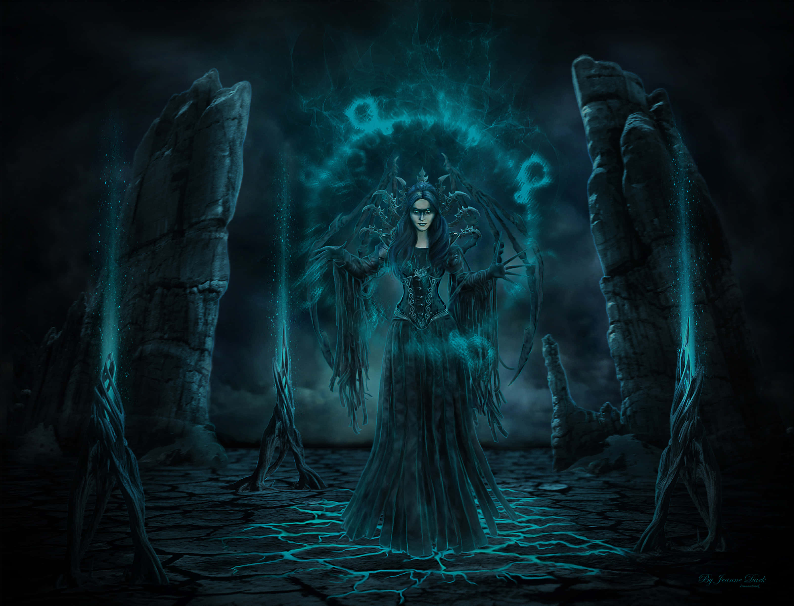 Witchy Desktop 桌布 壁紙 — 一位黑暗女王帶著發光的藍色能量，站在神秘陰森的洞穴中鋸齒狀的石柱之間。