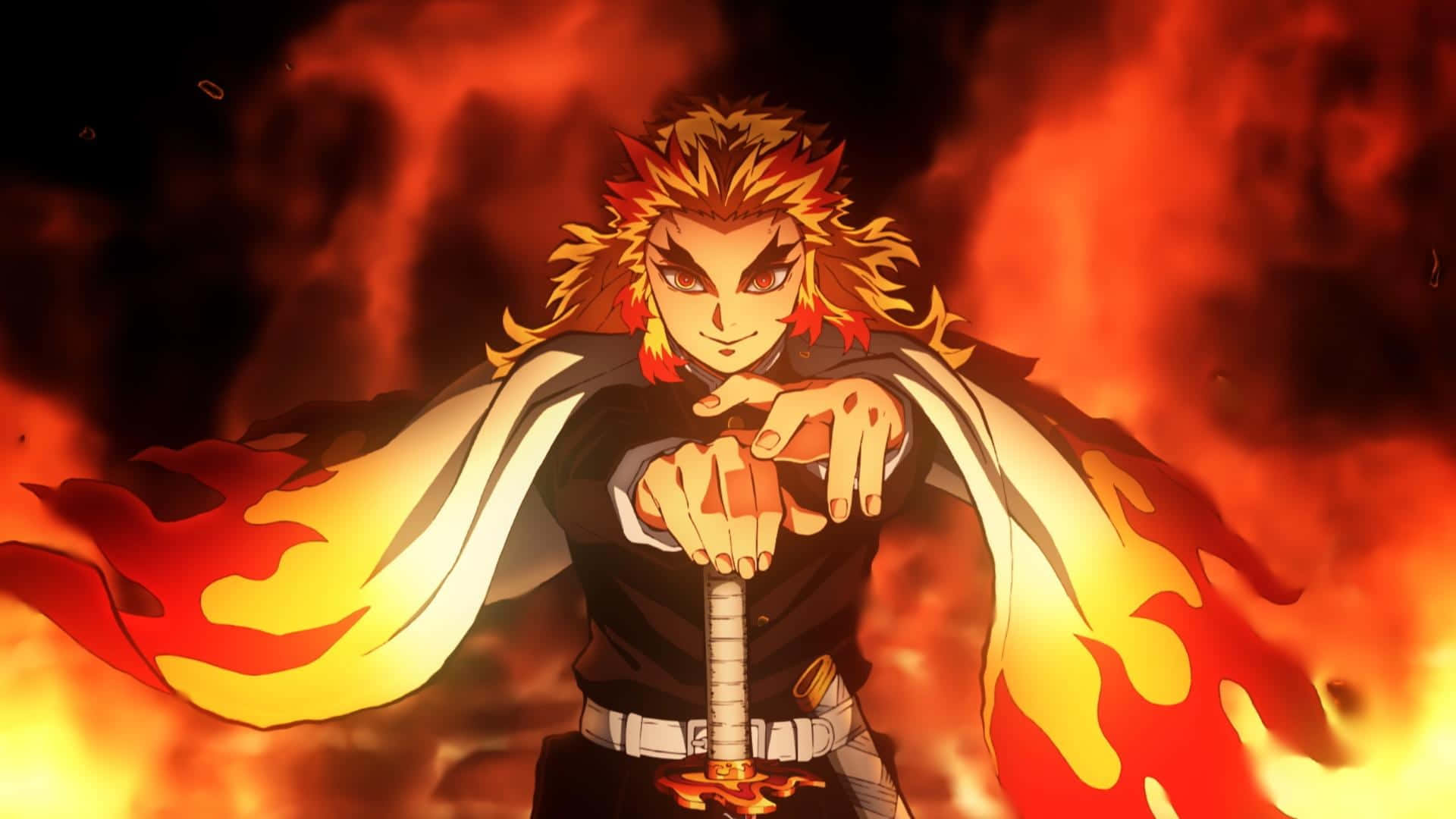 Demon Slayer Season 2 桌布 壁紙 — 一位黑甲火髮的動漫戰士，在烈焰地獄的背景前傲然挺立，手握一把劍，周圍有發光的火焰旋轉。