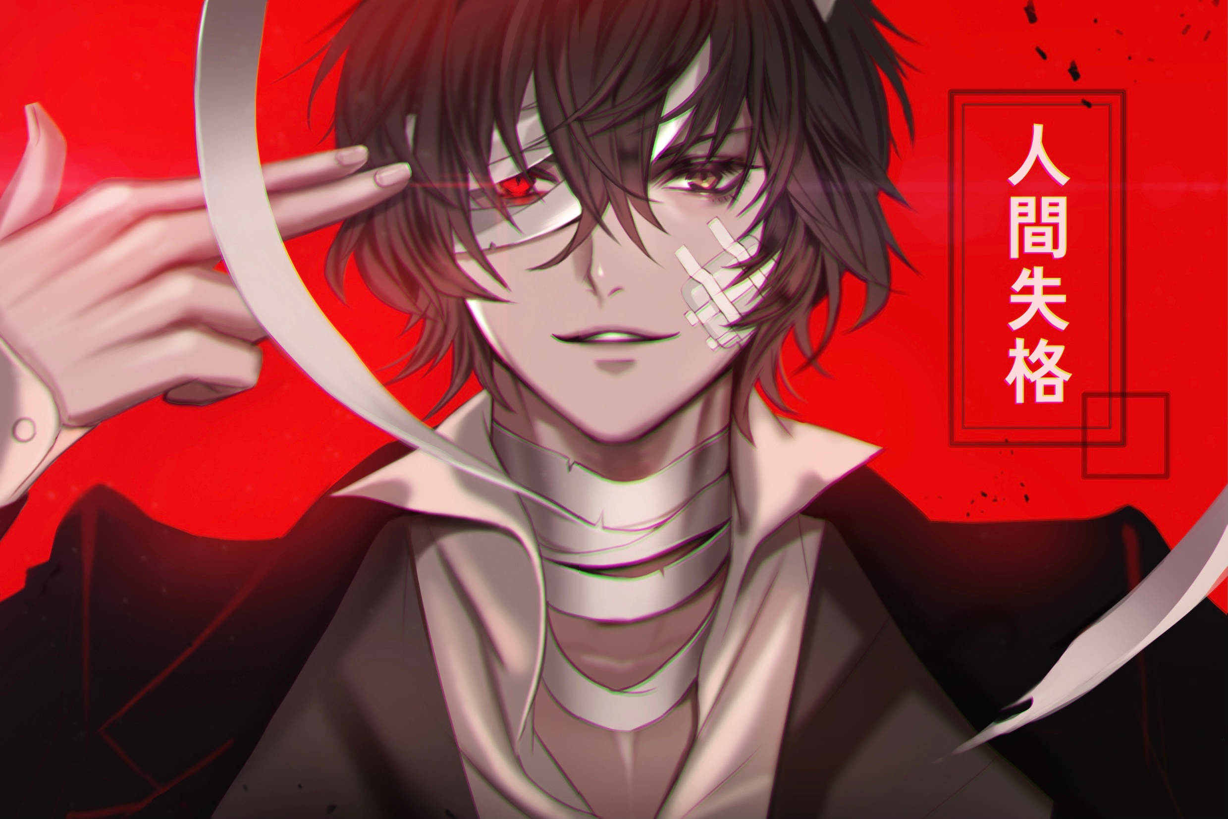 Dazai 桌布 壁紙 — 一位黑髮、紅眼、臉部纏著繃帶的動畫男性，在帶有日文字樣的鮮紅色背景前握著一把彎曲的刀刃。