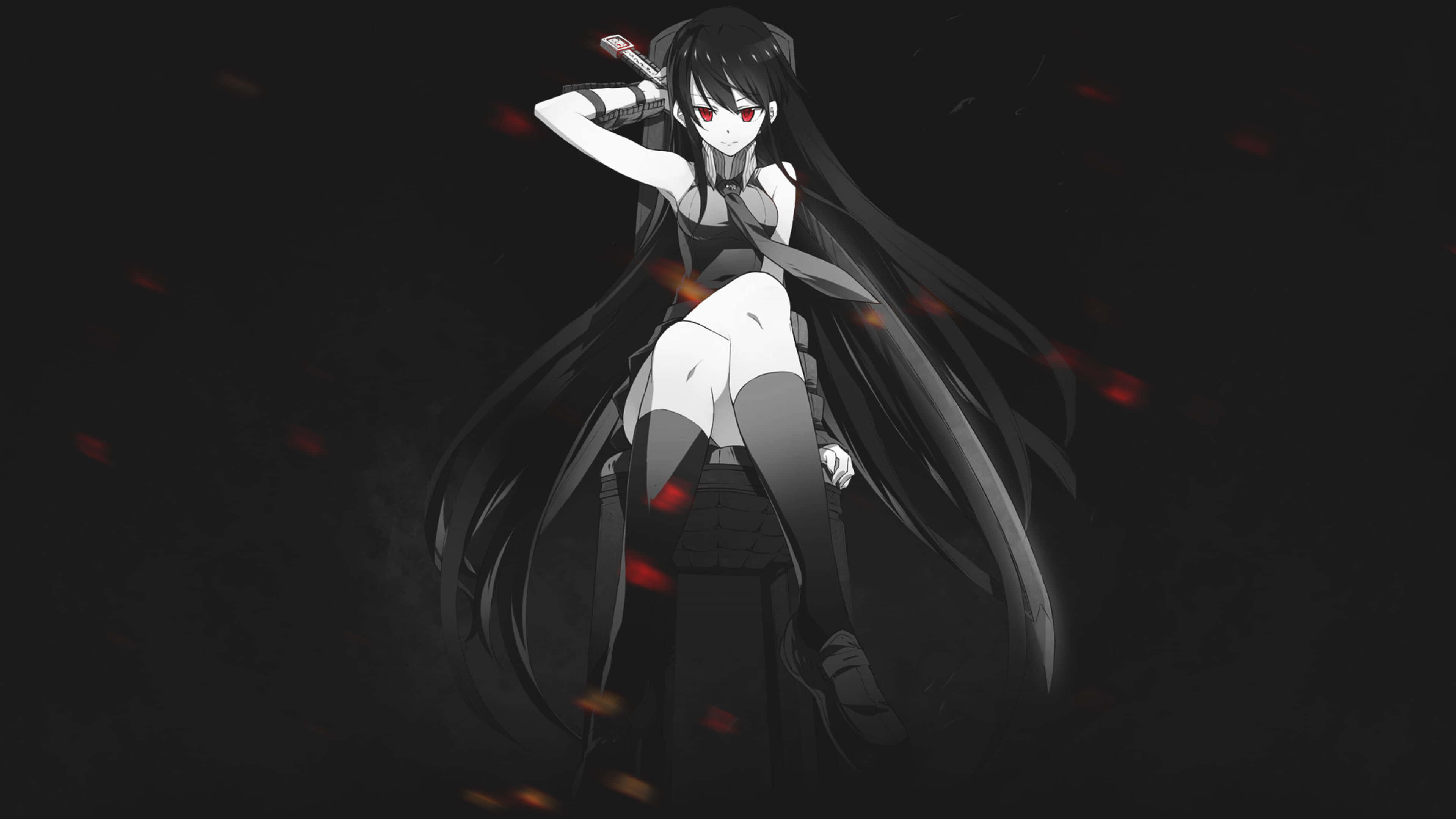 Akame Ga Kill 4K 桌布 壁紙 — 一位黑髮動漫女孩，擁有紅色眼睛和一把劍，在黑色背景上擺出姿勢，周圍漂浮著紅色火星。
