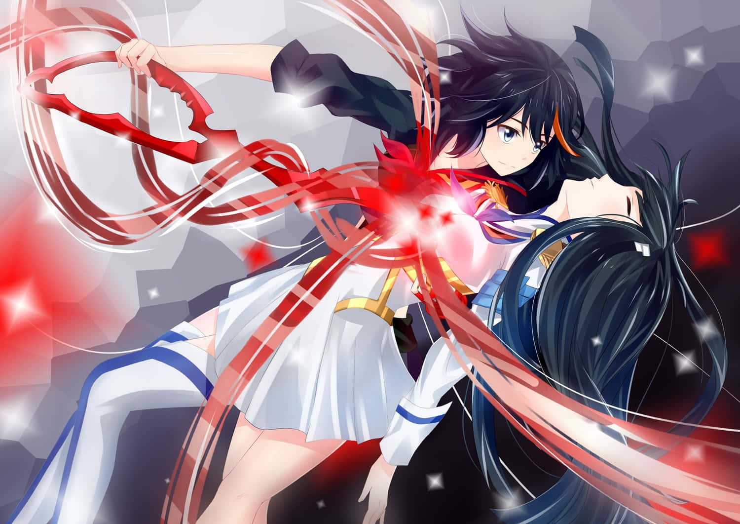 Kill La Kill 桌布 壁紙 — 一位黑髮動漫女孩在旋轉的能量和閃爍的粒子中揮舞著發光的紅色武器。