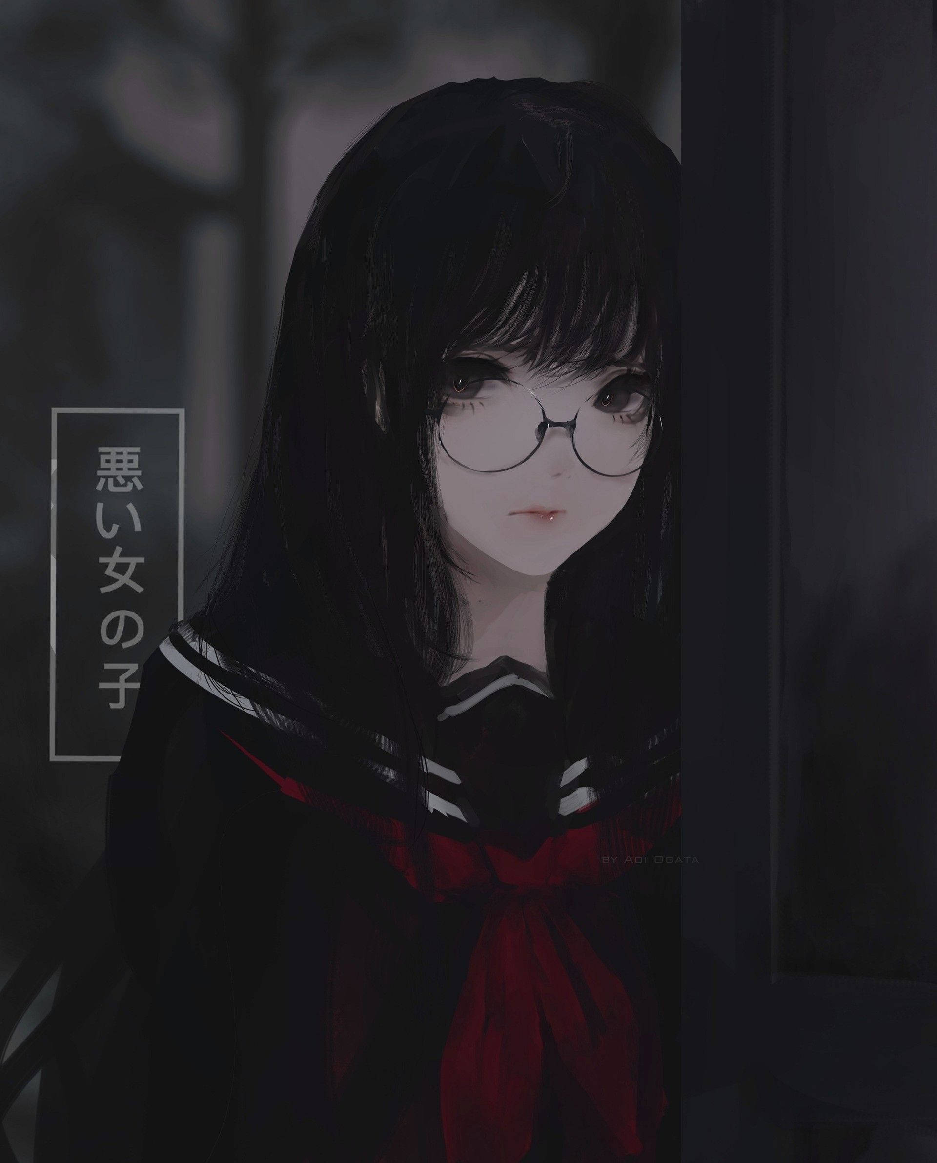 美麗 桌布 壁紙 — 一位黑髮動漫少女穿著黑色水手服，繫著紅色蝴蝶結，戴著眼鏡，在昏暗的走廊裡溫柔地凝視著。