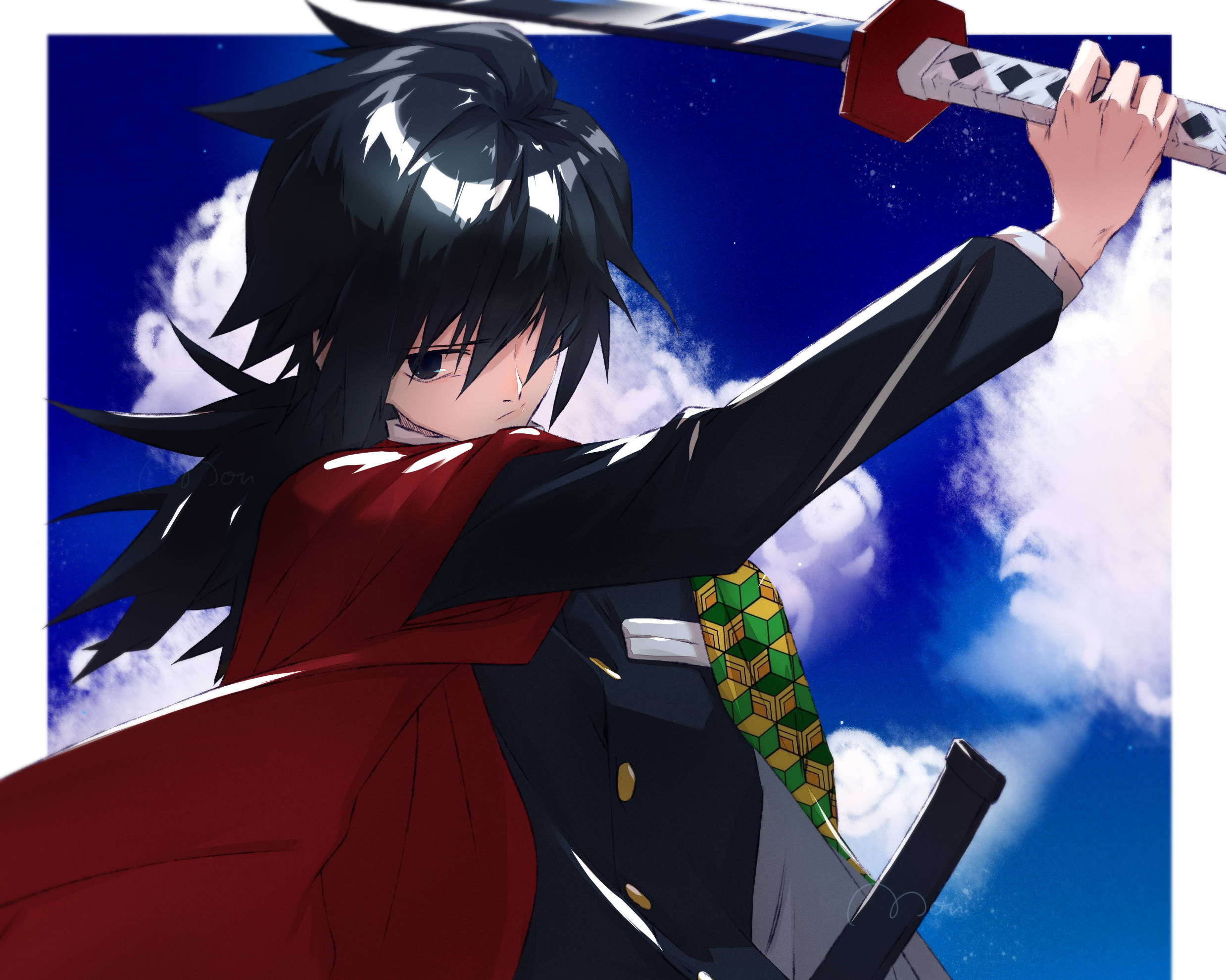 Giyuu Tomioka 桌布 壁紙 — 一位黑髮動漫戰士，身穿紅色斗篷和綠色領帶，在繁星點點的藍天和蓬鬆雲朵中揮舞著劍。