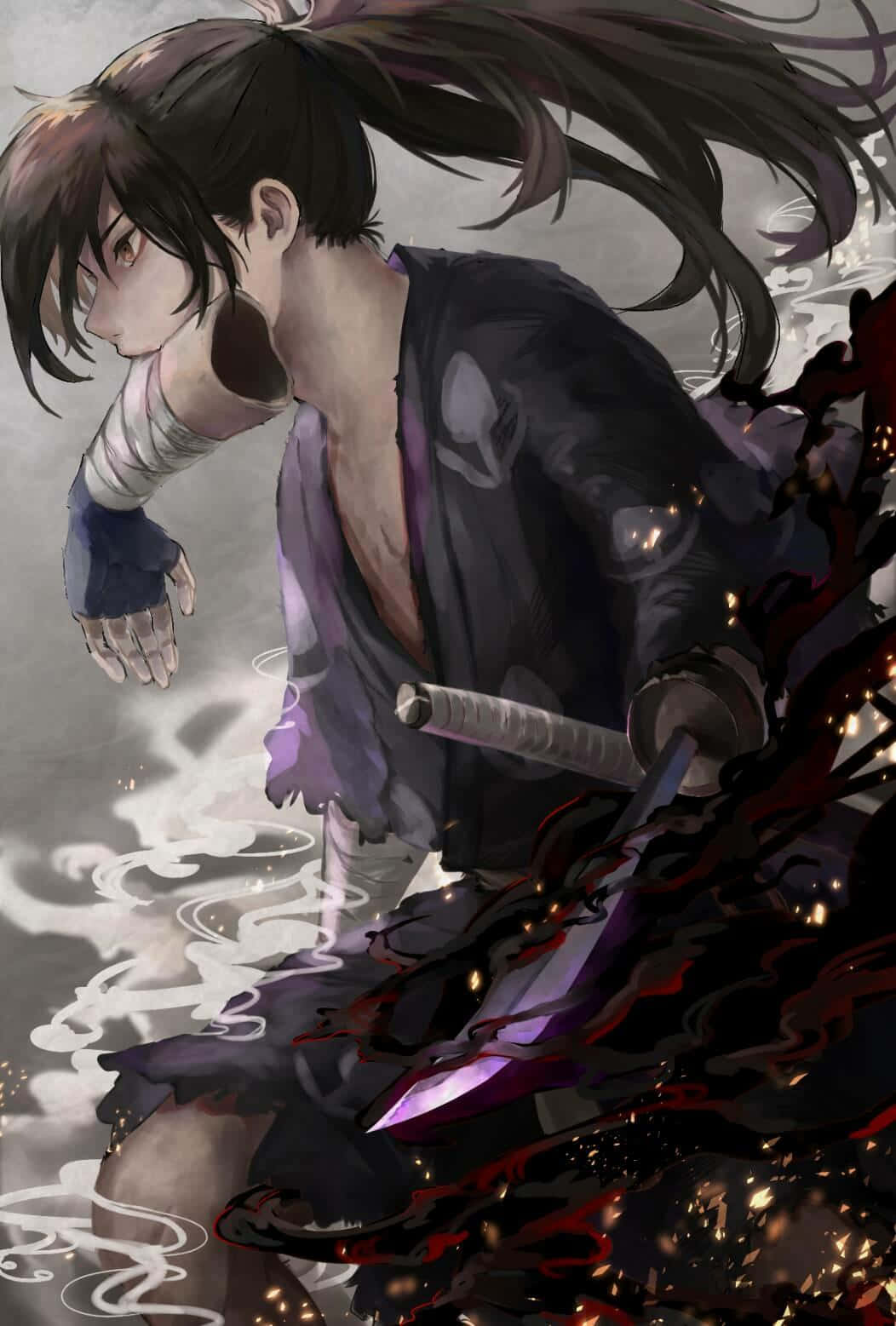 多羅羅 桌布 壁紙 — 一位黑髮動漫戰士身穿破爛紫色長袍，在旋轉的煙霧和血跡中緊握一把發光的劍。