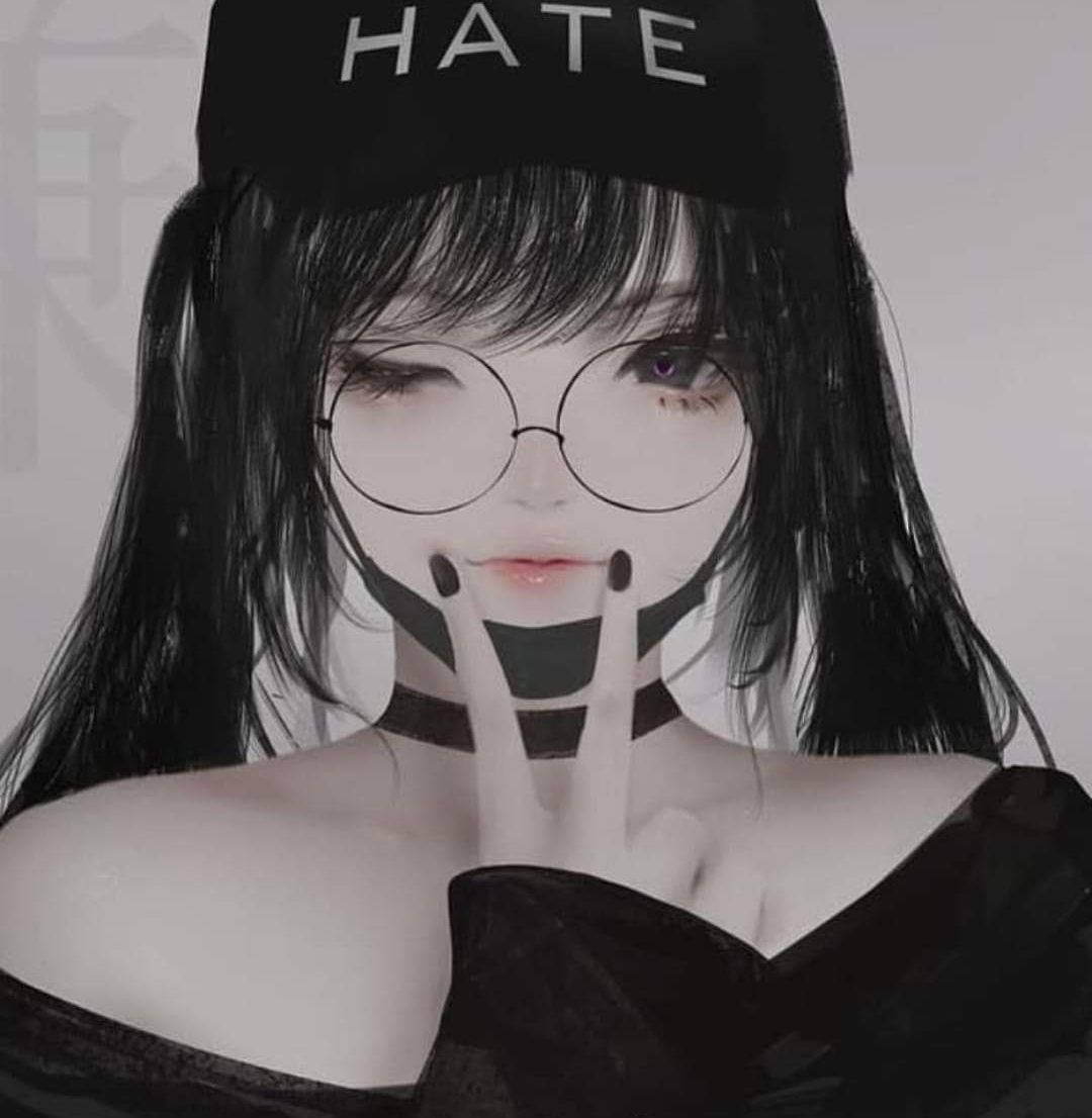 黑色 桌布 壁紙 — 一位黑髮戴眼鏡的年輕動漫女孩，戴著「HATE」帽子，眨眼比出和平手勢。