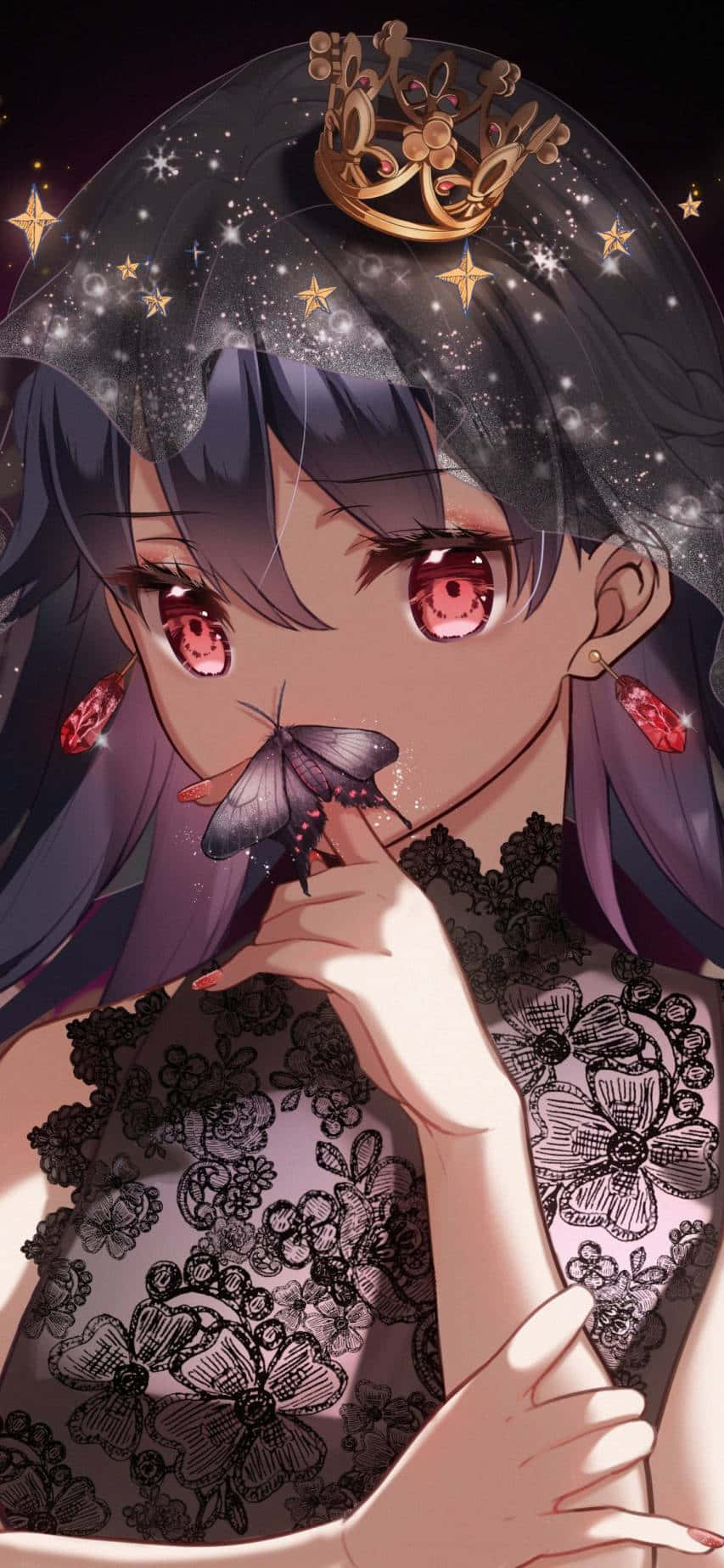 Beautiful Anime 桌布 壁紙 — 一位黑髮紅眼的動漫女孩戴著皇冠，穿著蕾絲裙，蝴蝶停在她的手指上，背景是繁星點點的夜空。