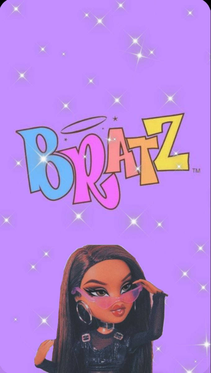 高清 桌布 壁紙 — 一個 Bratz 娃娃戴著粉紅色太陽眼鏡和耳環，在閃爍的紫色背景前擺姿勢，背景有色彩繽紛的 Bratz 標誌。