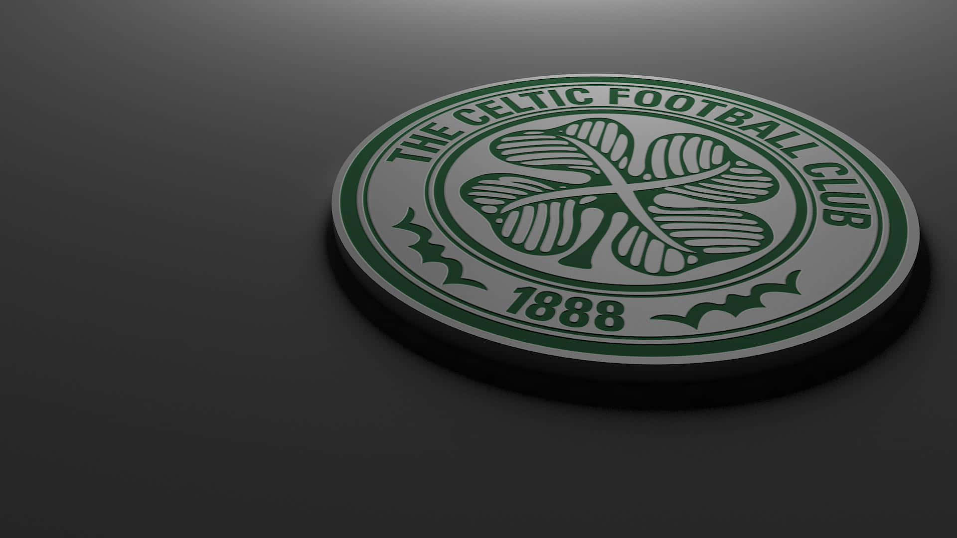 Celtic 桌布 壁紙 — 一個3D渲染的塞爾提克足球俱樂部徽章，帶有綠色三葉草和1888文字，位於深灰色表面上。
