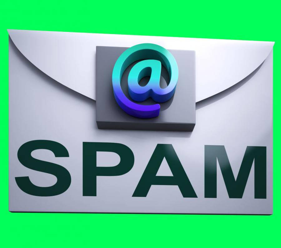 Email 桌布 壁紙 — 一個3D渲染的白色信封，帶有發光漸變的@符號和粗體垃圾郵件文字，背景為亮綠色。