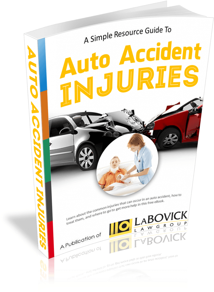 書本 桌布 壁紙 — 一個3D渲染的電子書封面，標題為Auto Accident Injuries，顯示撞毀的汽車和一名護士正在治療病人。