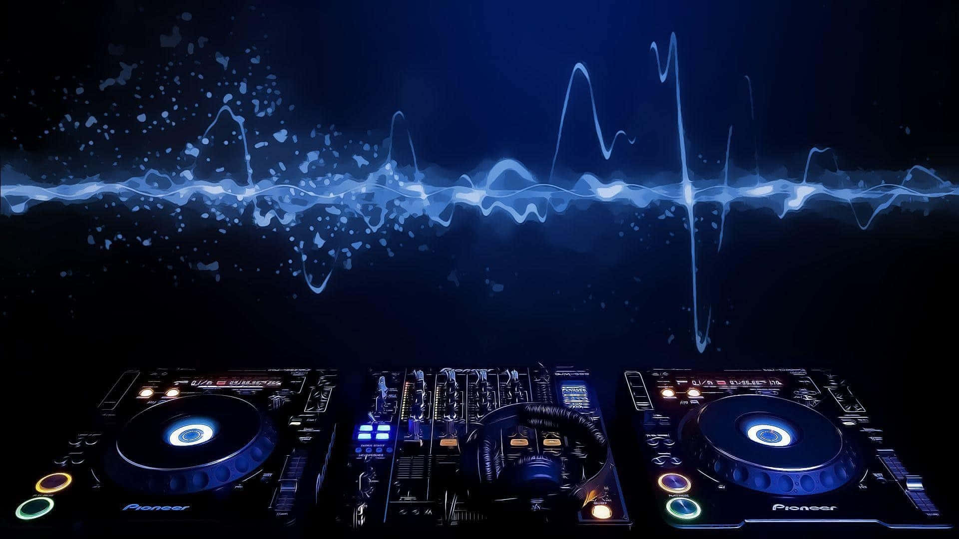 Sound Waves 桌布 壁紙 — 一個DJ設置，配有發光的Pioneer唱盤和動態藍色波形可視化器，背景為深色。