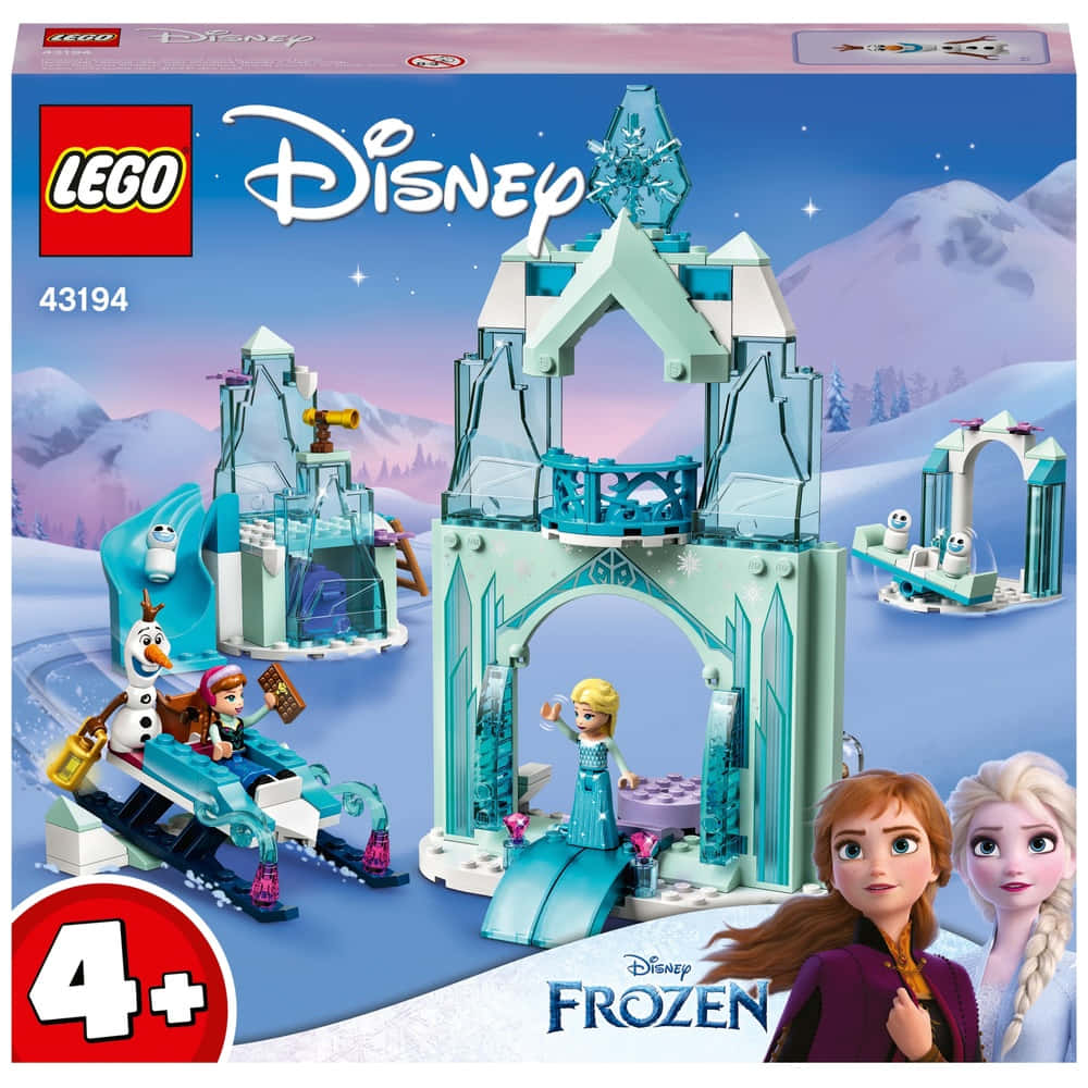 冰雪奇緣 桌布 壁紙 — 一個LEGO Disney Frozen套裝，展示艾莎的冰城堡，安娜、奧拉夫和雪人在白雪覆蓋的山景中，背景是星光閃爍的黃昏天空。