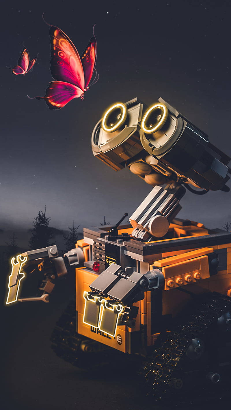E 桌布 壁紙 — 一個LEGO Wall-E機器人仰望星空，背景是閃爍的粉紅色蝴蝶和遠處的樹木。