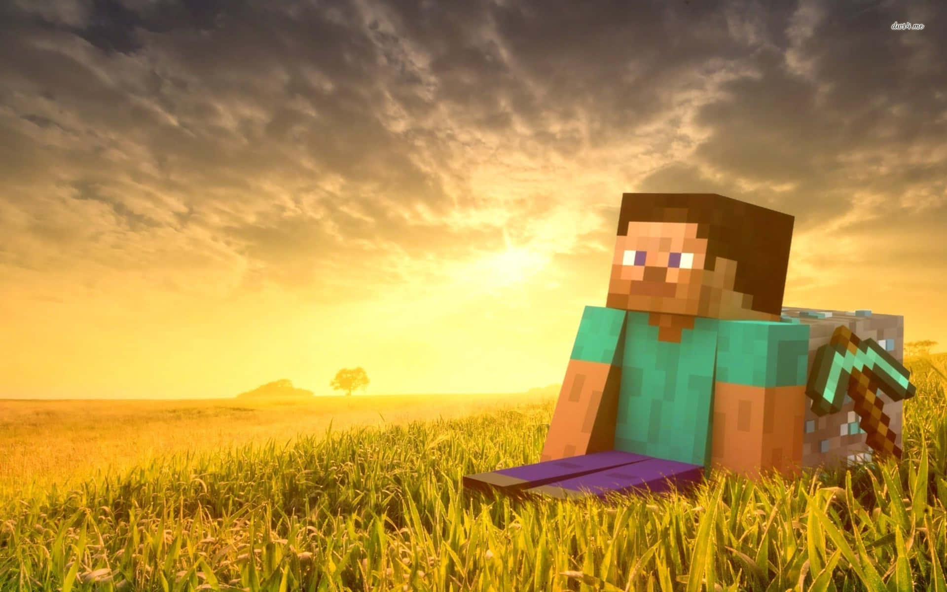 桌布 壁紙 — 一個Minecraft角色坐在夕陽下的草地上，旁邊有一把鑽石劍和一個紫色方塊。