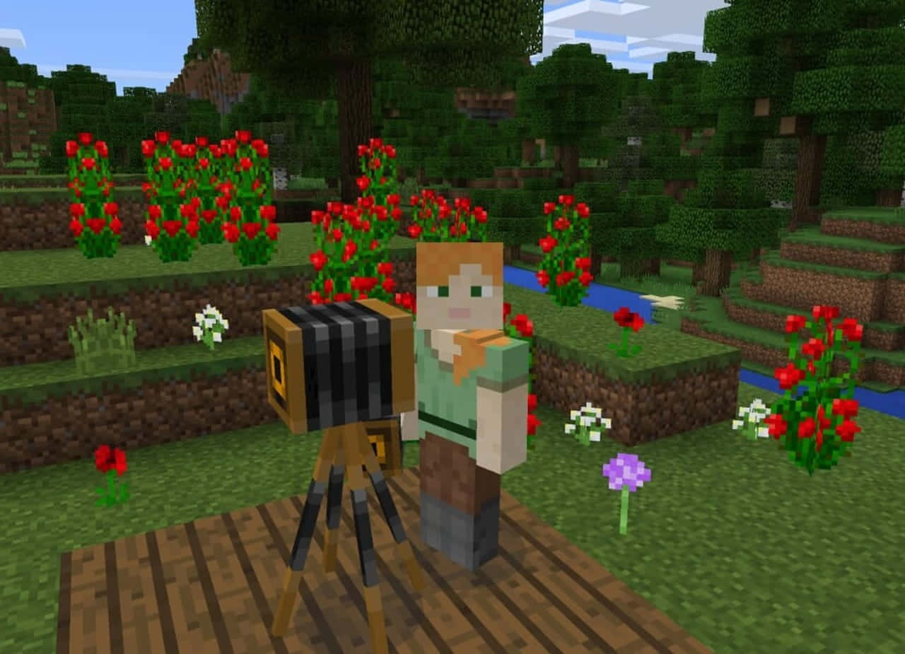 Minecraft Education Edition 桌布 壁紙 — 一個Minecraft角色站在三腳架上的相機旁邊，身處一個有紅色花朵和溪流的像素化森林中。