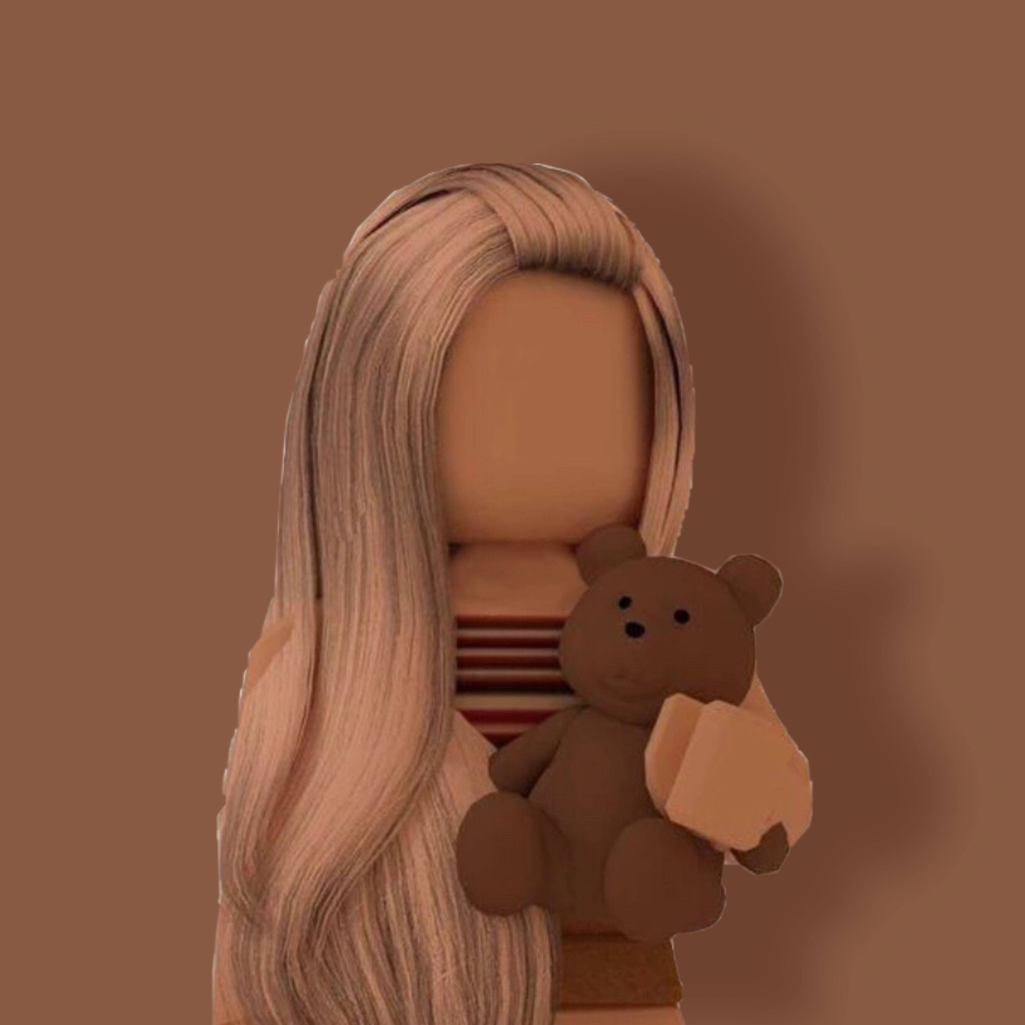 美學 Roblox 女孩 桌布 壁紙 — 一個Roblox風格的頭像，長長的金髮抱著一隻棕色的泰迪熊，背景是純棕色。