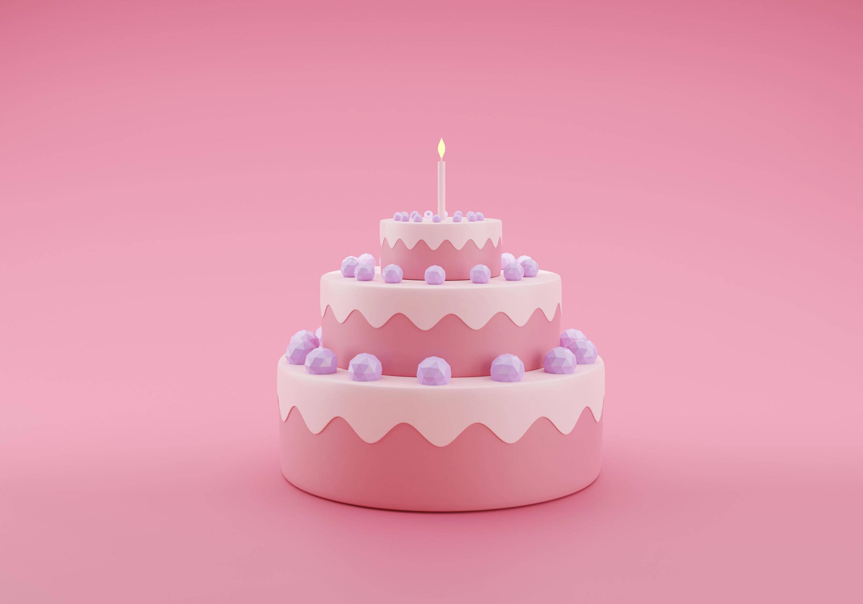 Birthday Cake 桌布 壁紙 — 一個三層粉紅色生日蛋糕，上面有一根點燃的蠟燭和紫色翻糖球，背景為純粉紅色。