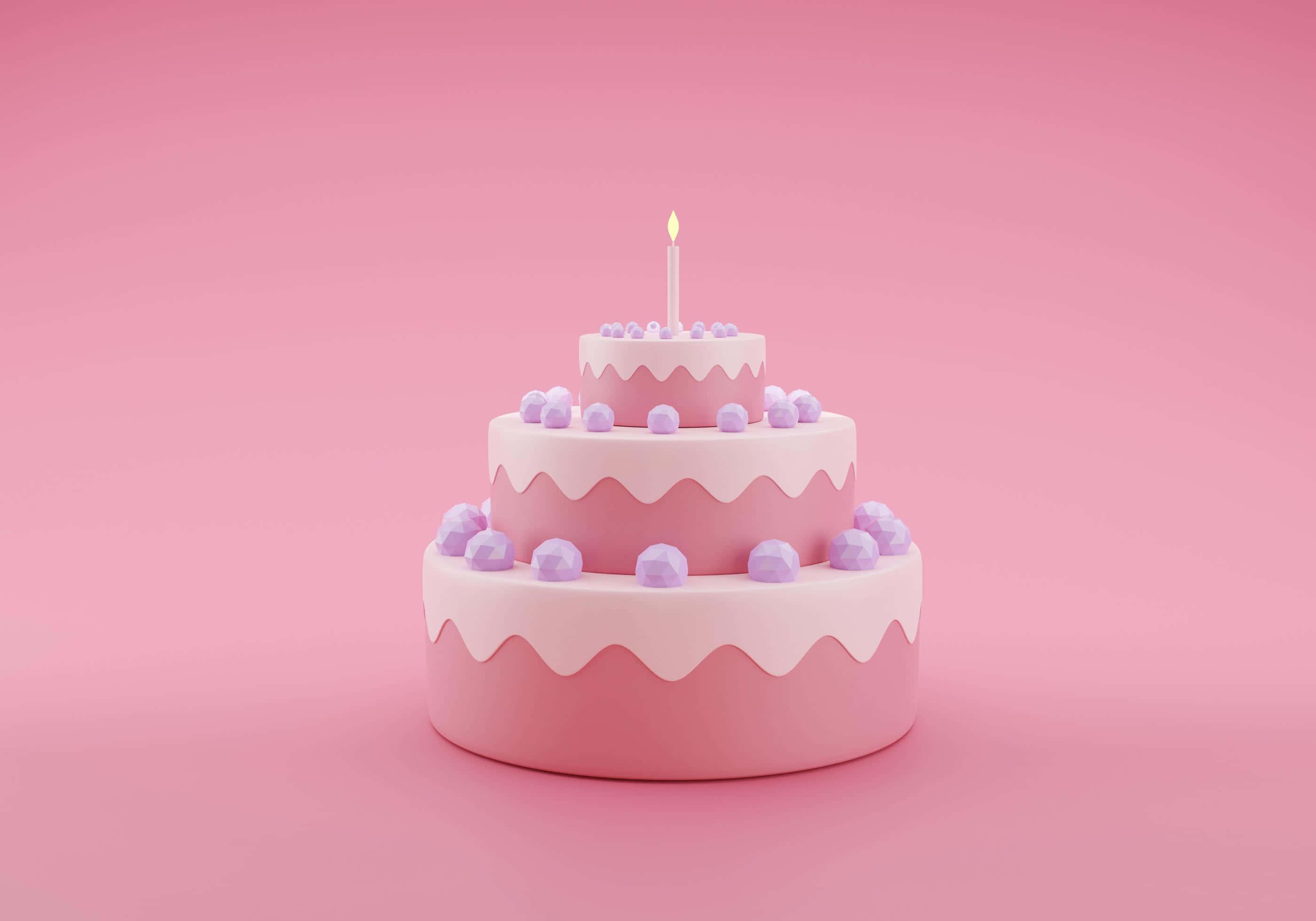 Birthday Cake 桌布 壁紙 — 一個三層粉紅色生日蛋糕，上面有紫色糖果和一支點燃的蠟燭，背景是柔和的粉紅色漸變。