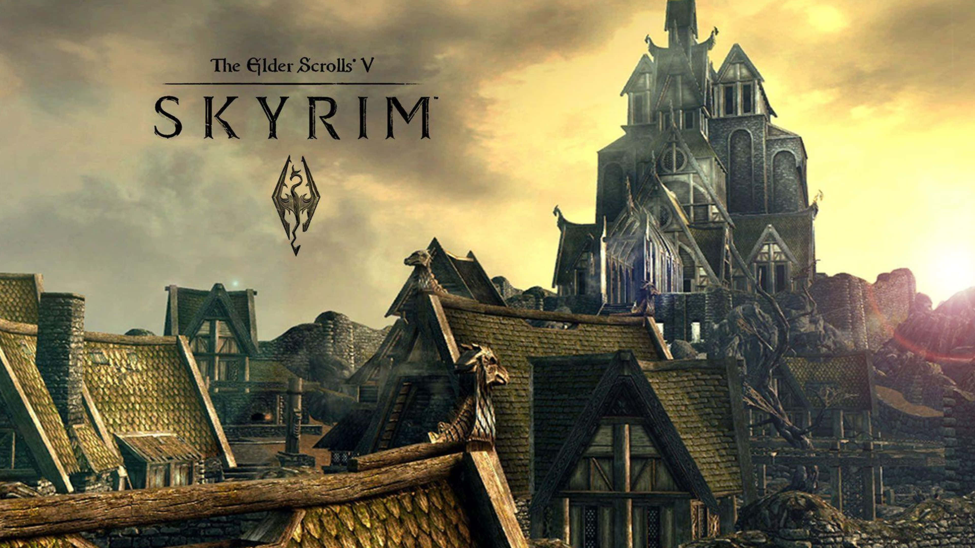 The Elder Scrolls V Skyrim 桌布 壁紙 — 一個中世紀奇幻村莊，擁有石頭建築和瓦片屋頂，在金色夕陽天空下。
