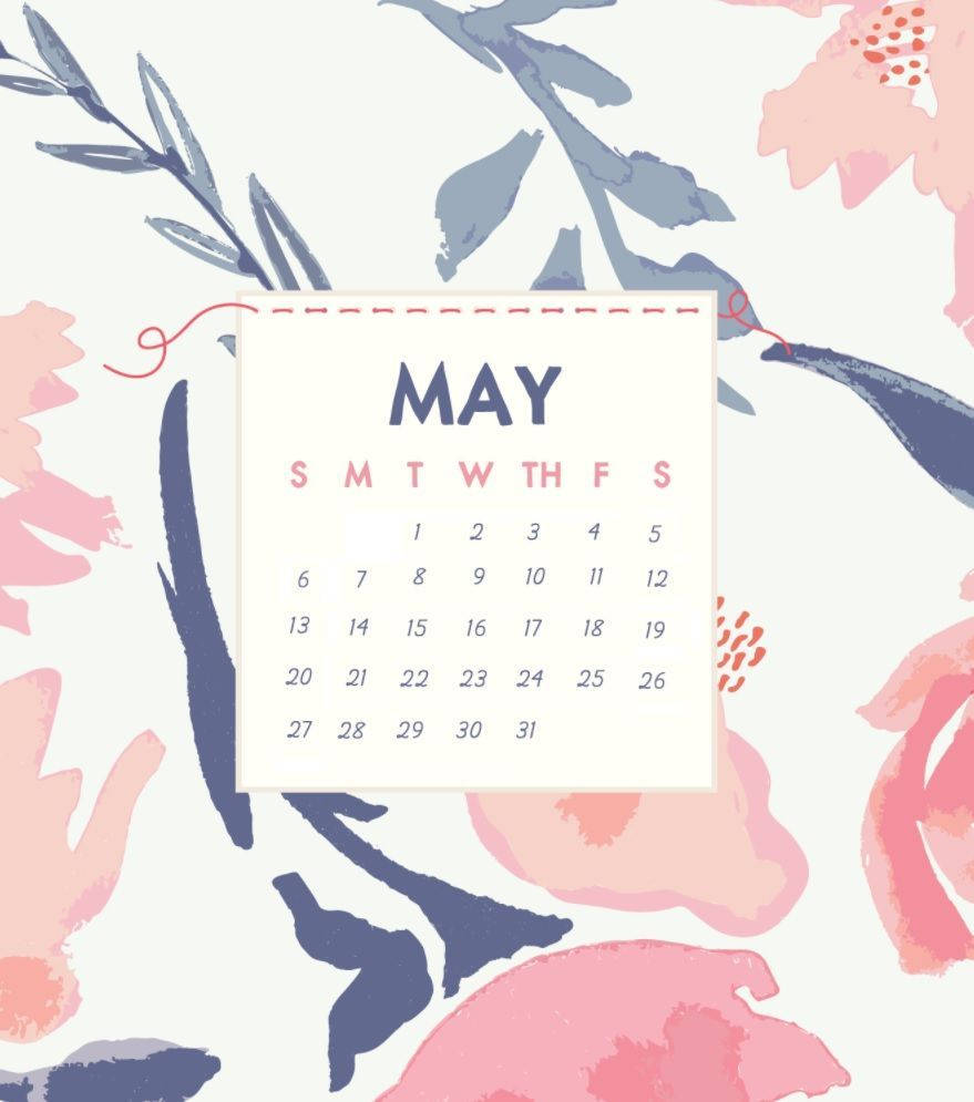 May 桌布 壁紙 — 一個五月日曆，以柔和粉紅和藍色花卉筆觸框在奶油色背景上。
