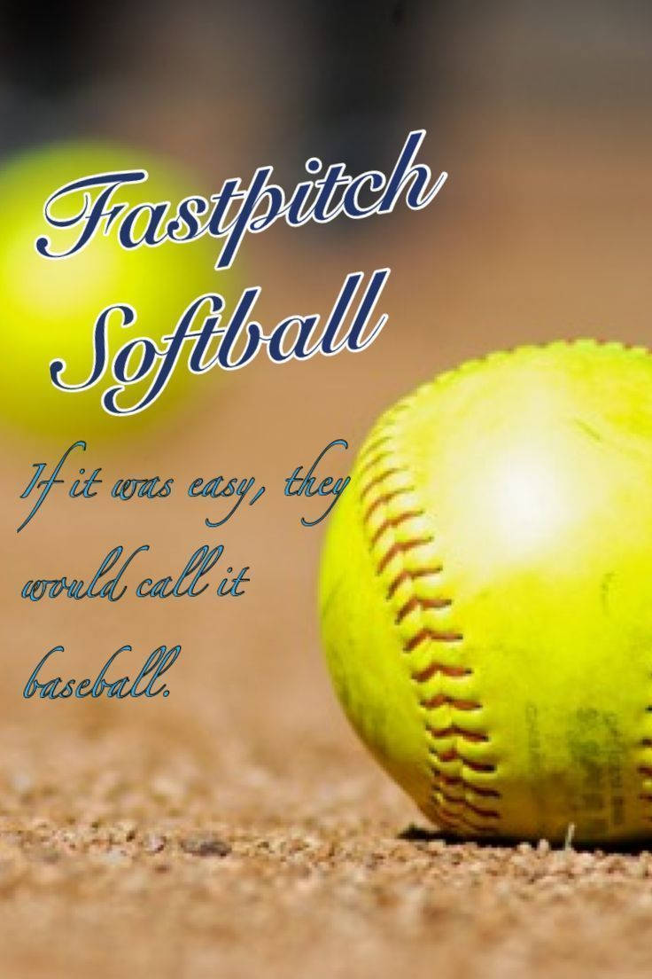 Cute Softball 桌布 壁紙 — 一個亮黃色快投壘球的特寫，放置在沙地上，並有文字疊加。