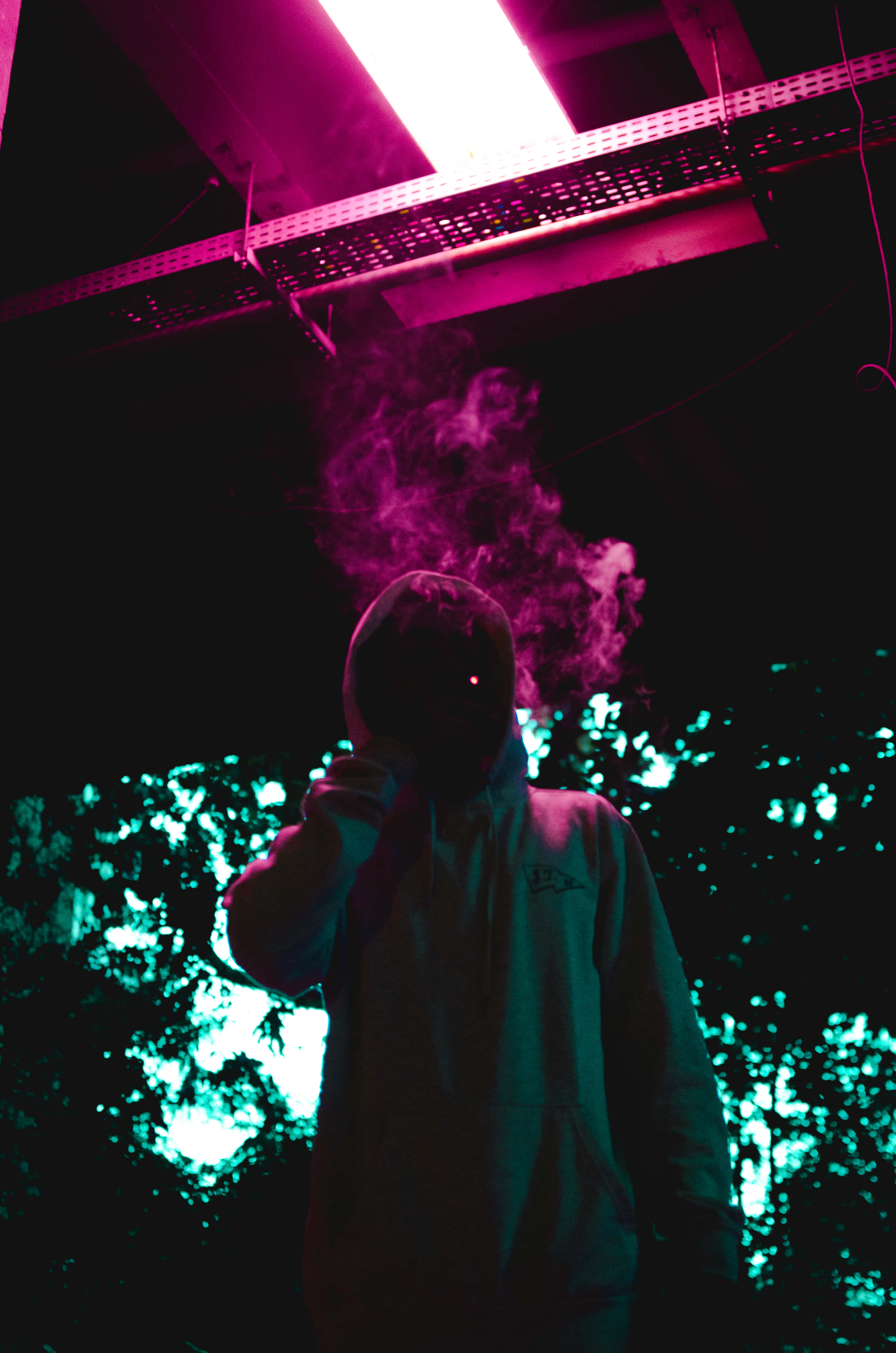 一個人在抽煙 壁紙