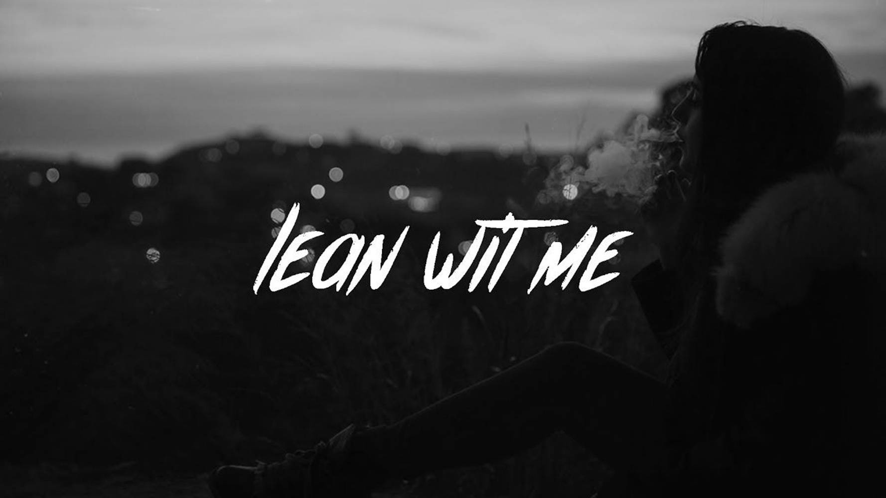 暮色中吸煙的人，散景燈光和文字 lean wit me — Juice Wrld 壁紙