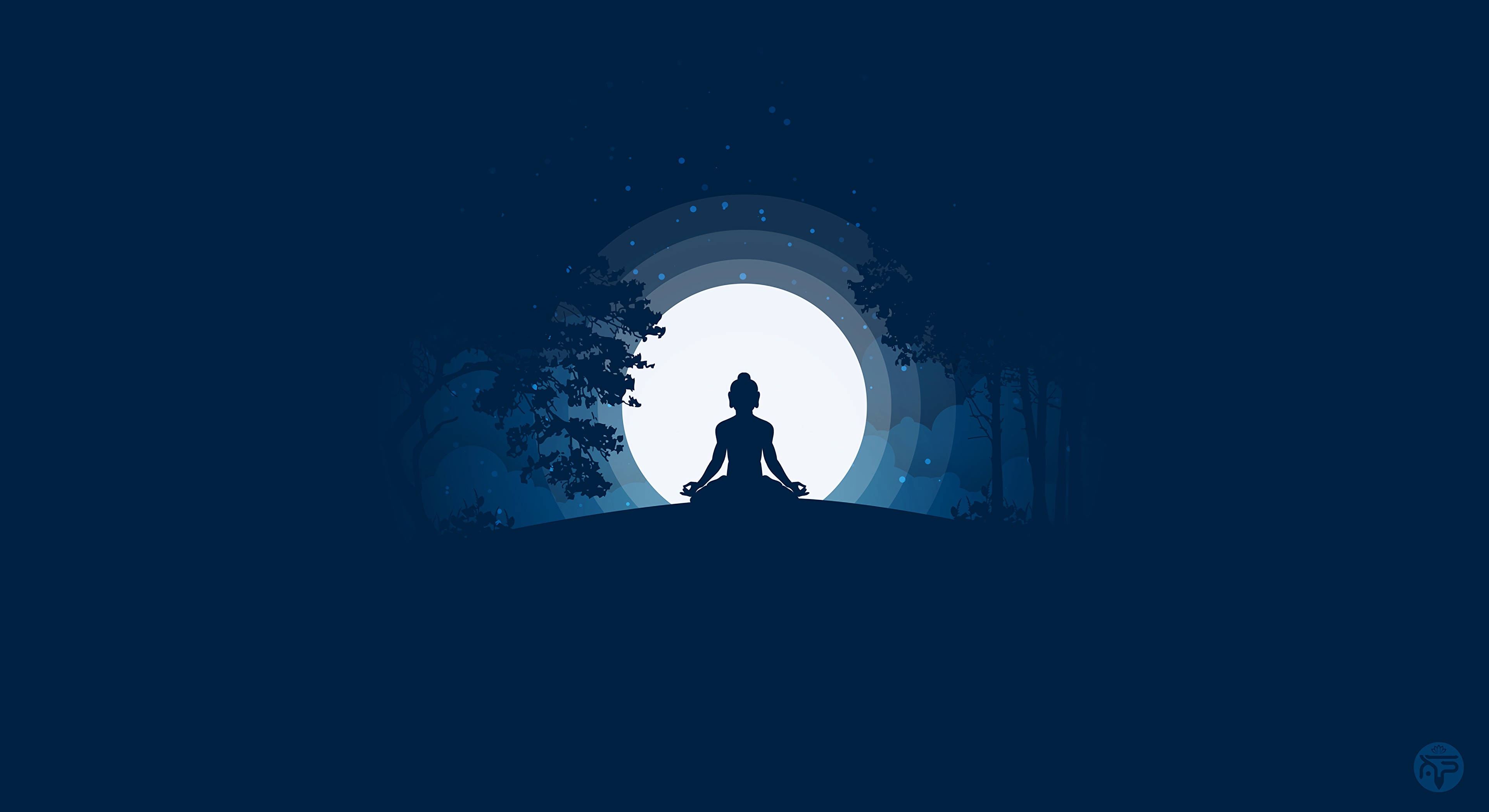 Meditation 桌布 壁紙 — 一個人在樹木環繞的山丘上，在發光的滿月下冥想的剪影。