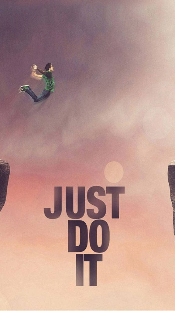Nike iPhone 桌布 壁紙 — 一個人在粉紅色和紫色的柔和天空下跳躍於懸崖之間，並有粗體文字寫著 just do it。
