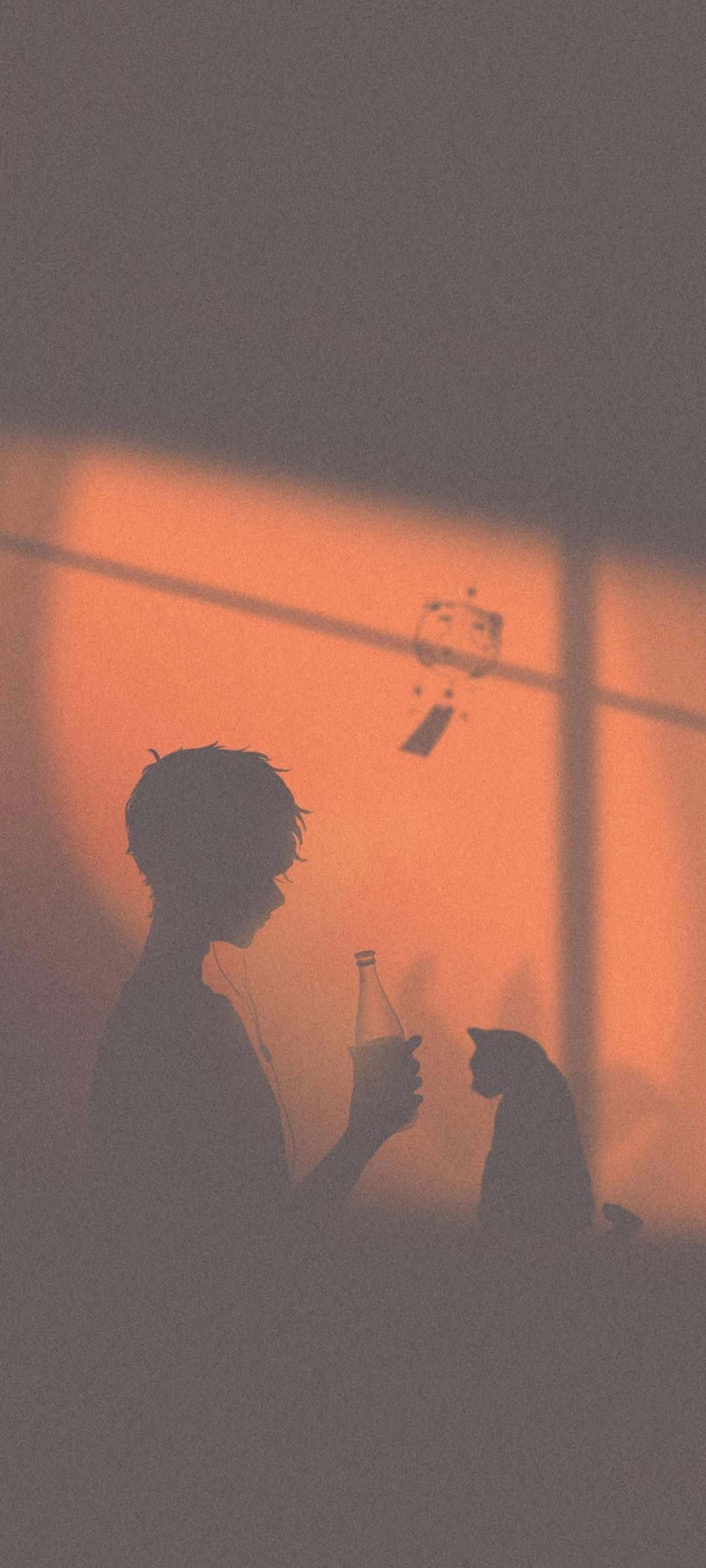 桌布 壁紙 — 一個人在貓旁邊拿著一個瓶子，背景是溫暖的橙色窗光的剪影。