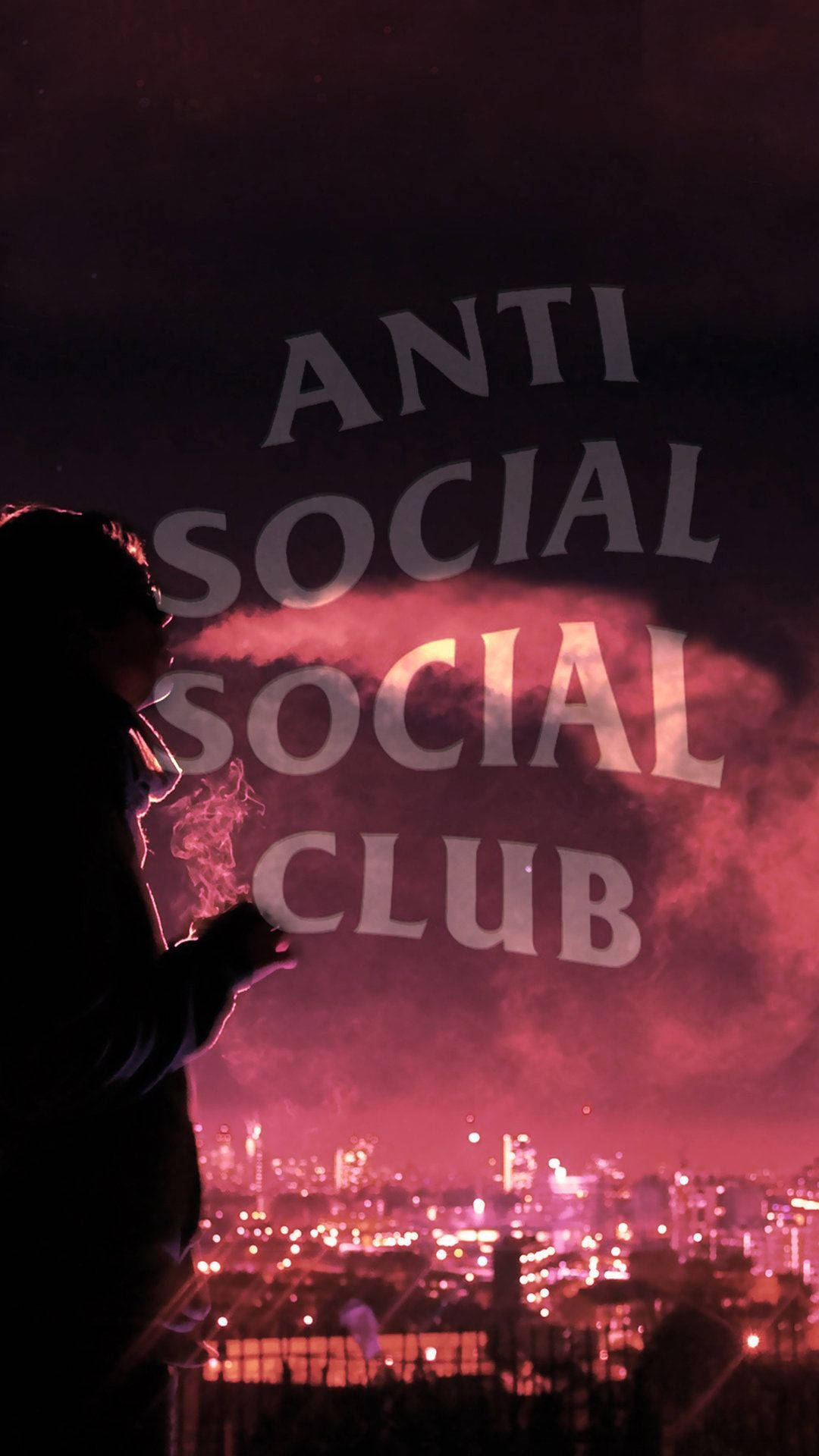 club 桌布 壁紙 — 一個人在霓虹粉紅天空下吸煙的剪影，'ANTI SOCIAL SOCIAL CLUB' 文字投射在夜晚的城市景觀上。
