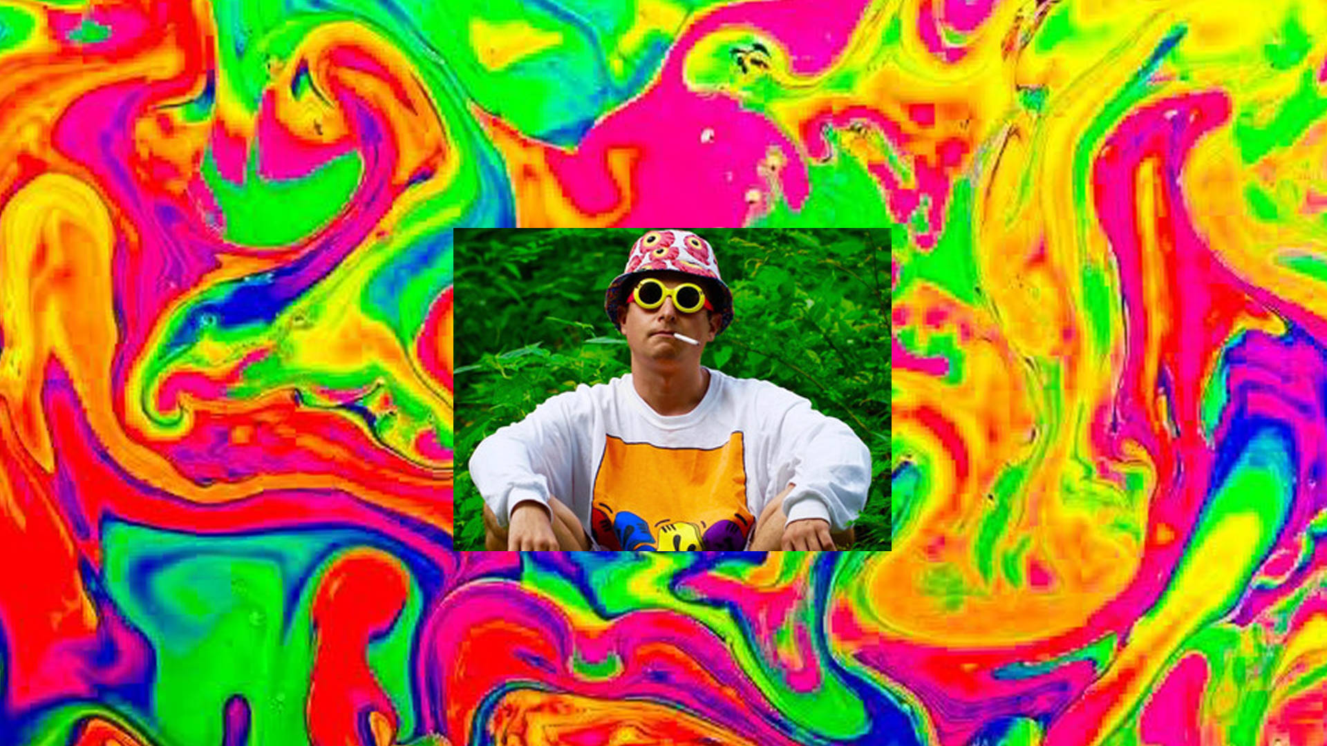 oliver 桌布 壁紙 — 一個人戴著漁夫帽和太陽眼鏡，平靜地坐在迷幻霓虹色彩漩渦前。