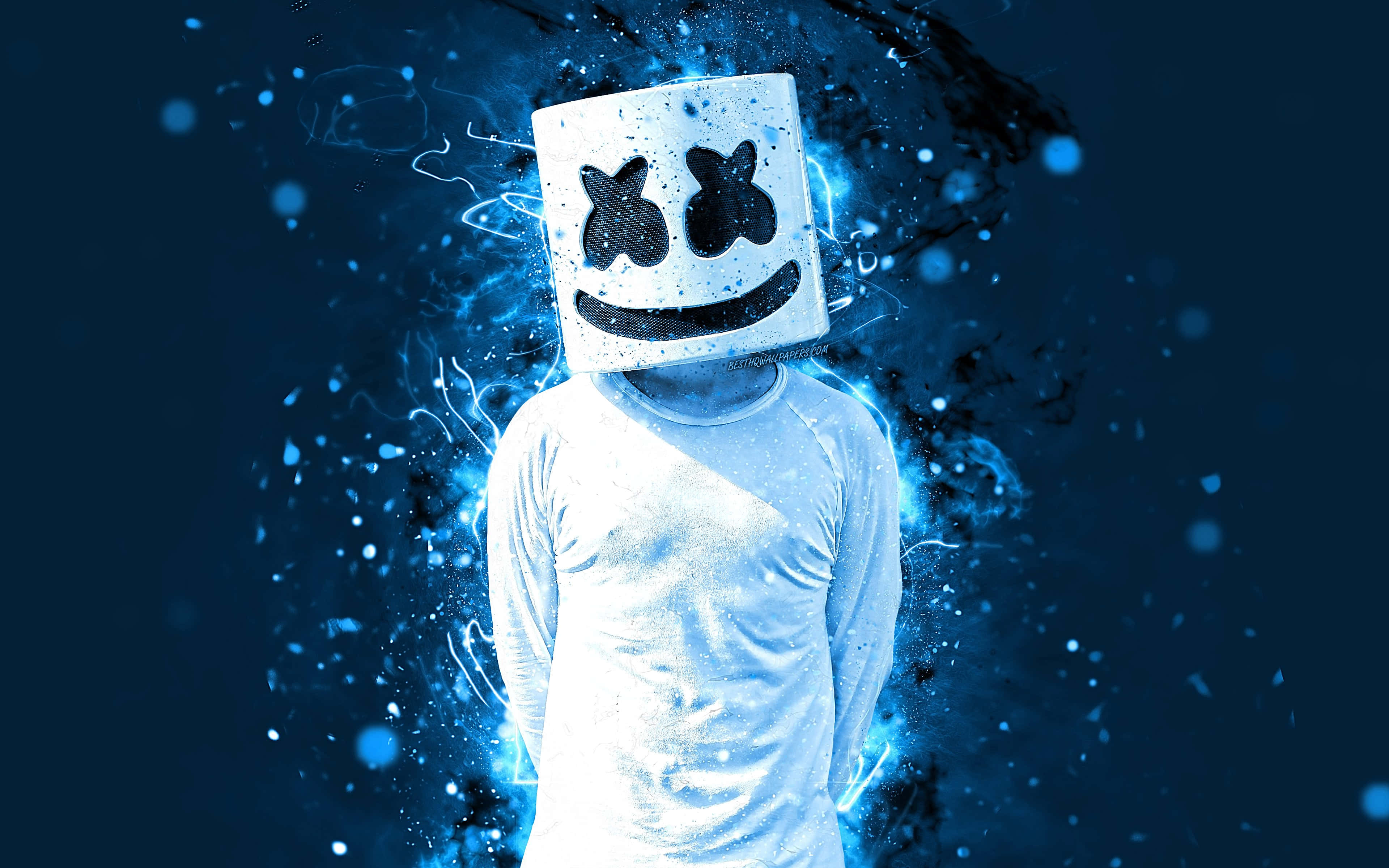 Marshmello 動態圖 桌布 壁紙 — 一個人戴著白色棉花糖頭盔，上有黑色笑臉，站在深藍色背景前，背景有電藍色能量火花。