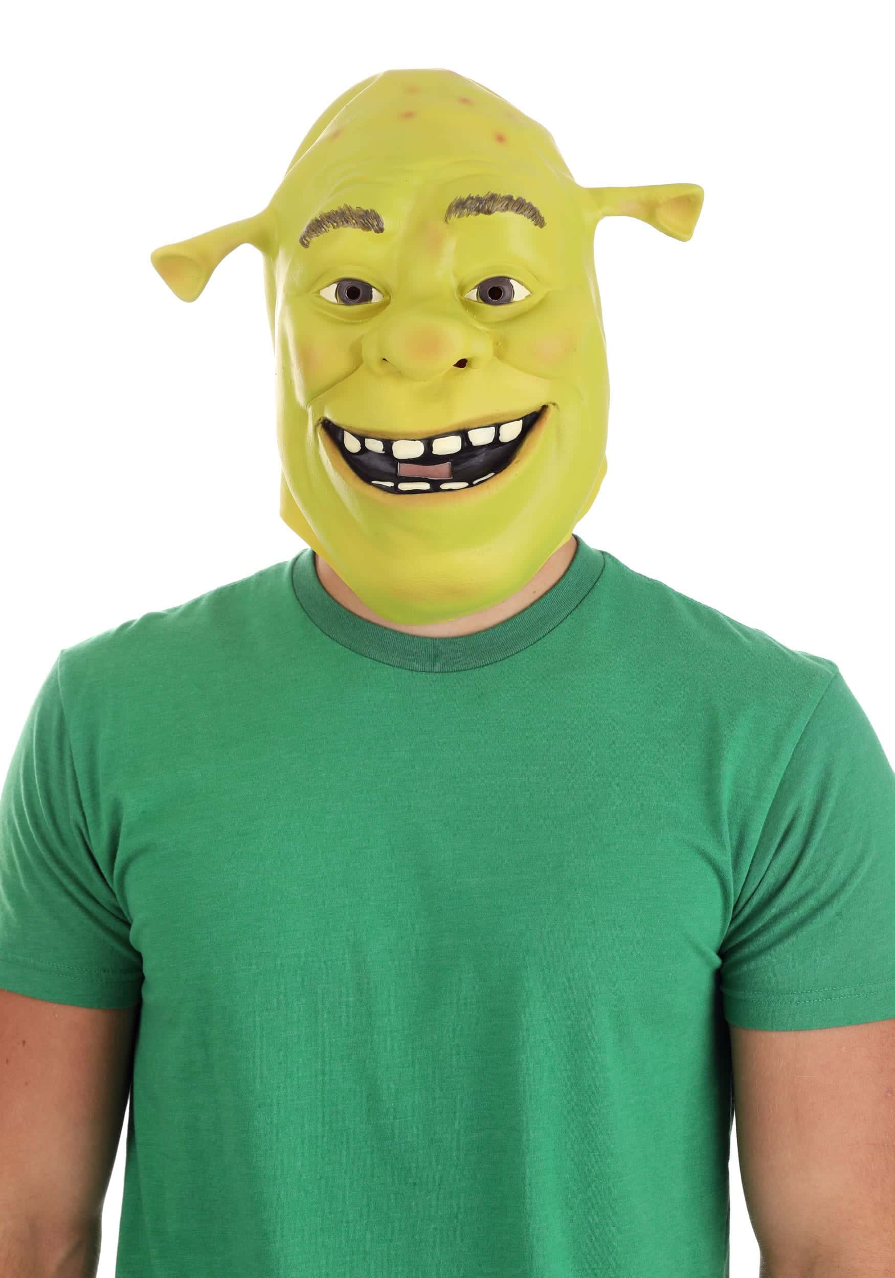 Funny Shrek 桌布 壁紙 — 一個人戴著精細的綠色史瑞克乳膠面具，有大耳朵和寬闊的露齒笑容，背景是純白色。