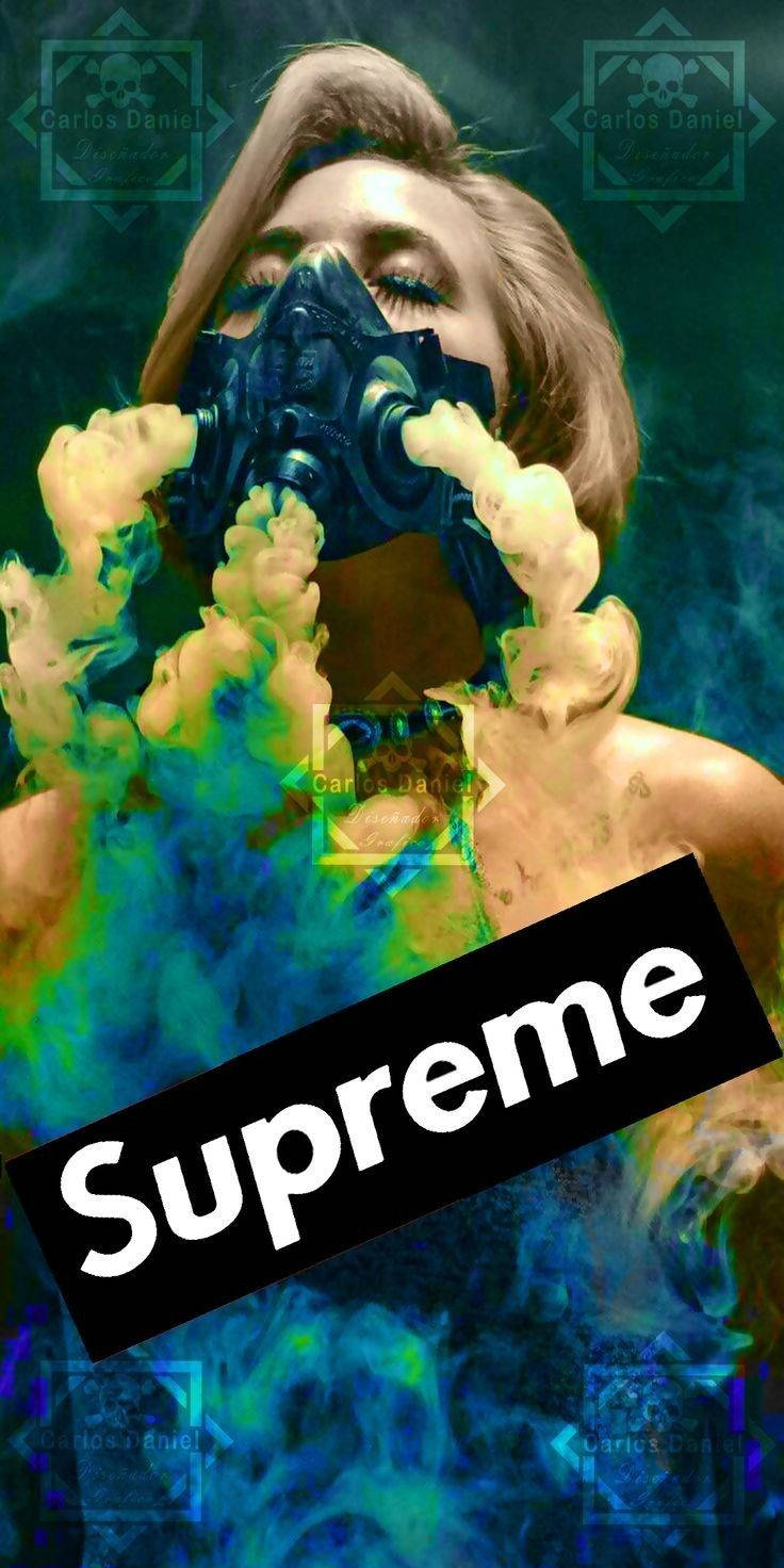 supreme 桌布 壁紙 — 一個人戴著防毒面具，被旋轉的霓虹煙霧包圍，並有醒目的Supreme標誌疊加。