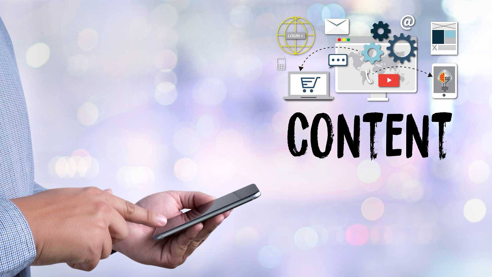  壁紙 — 一個人手持智慧型手機，數位內容圖示漂浮在「CONTENT」一詞周圍，背景是柔和的散景。
