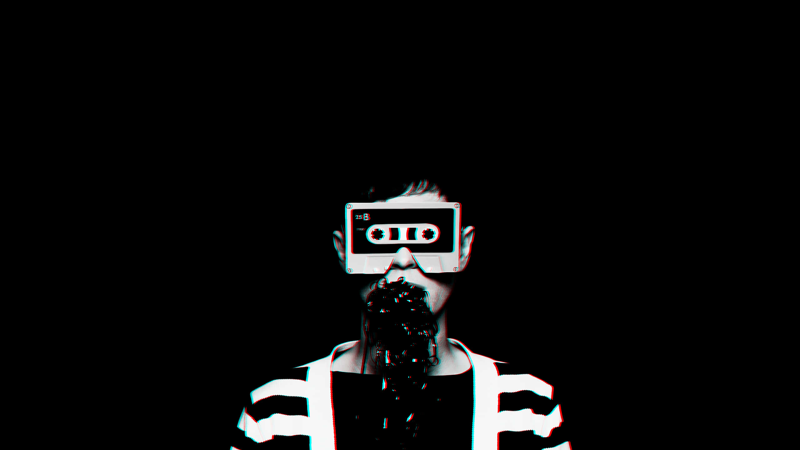 Hipster Tumblr 桌布 壁紙 — 一個人用卡式錄音帶遮住眼睛，在黑色背景上出現紅色和藍色的故障色彩失真。