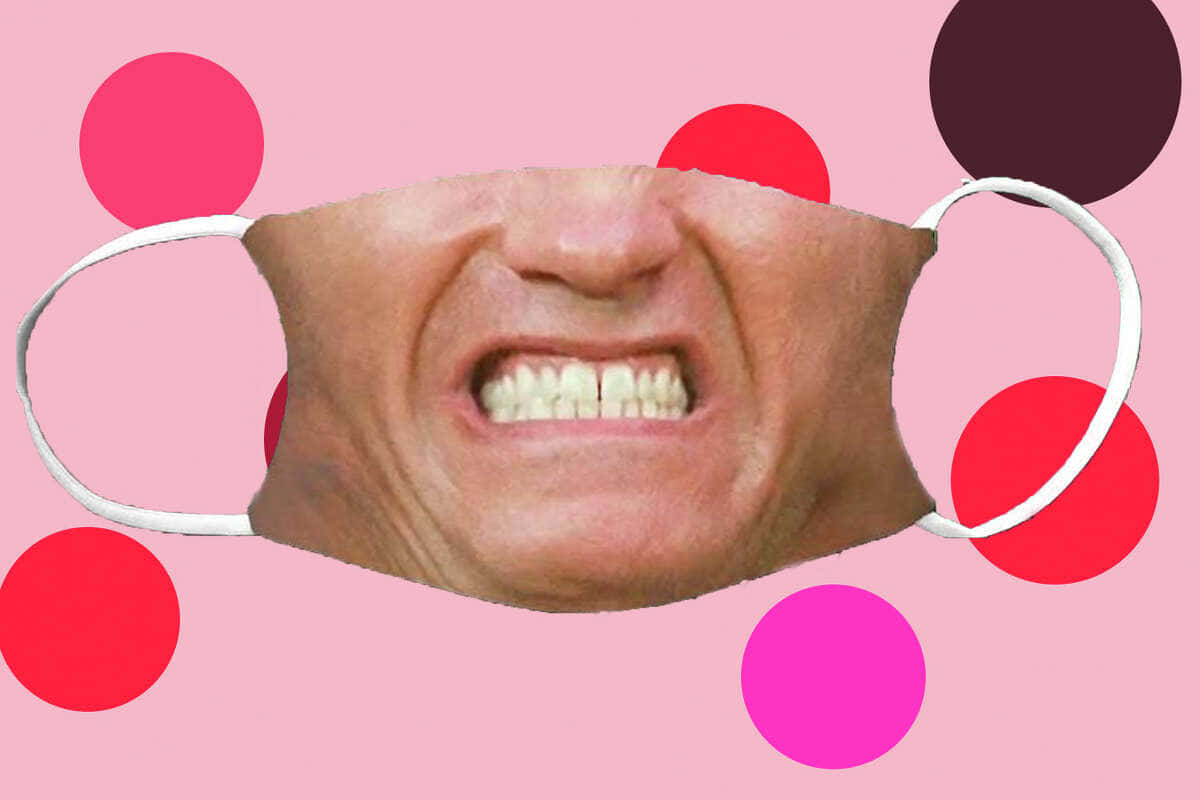 meme 桌布 壁紙 — 一個人的憤怒面孔特寫，戴著白色口罩，背景為粉紅色並帶有彩色圓點。