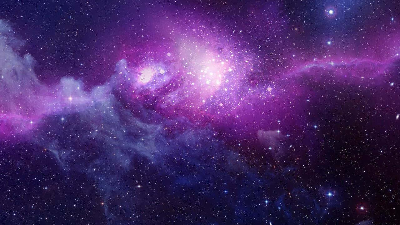 外太空 桌布 壁紙 — 一個令人嘆為觀止的宇宙場景，充滿活力的紫色和藍色星雲在無數閃爍的星星中發光。